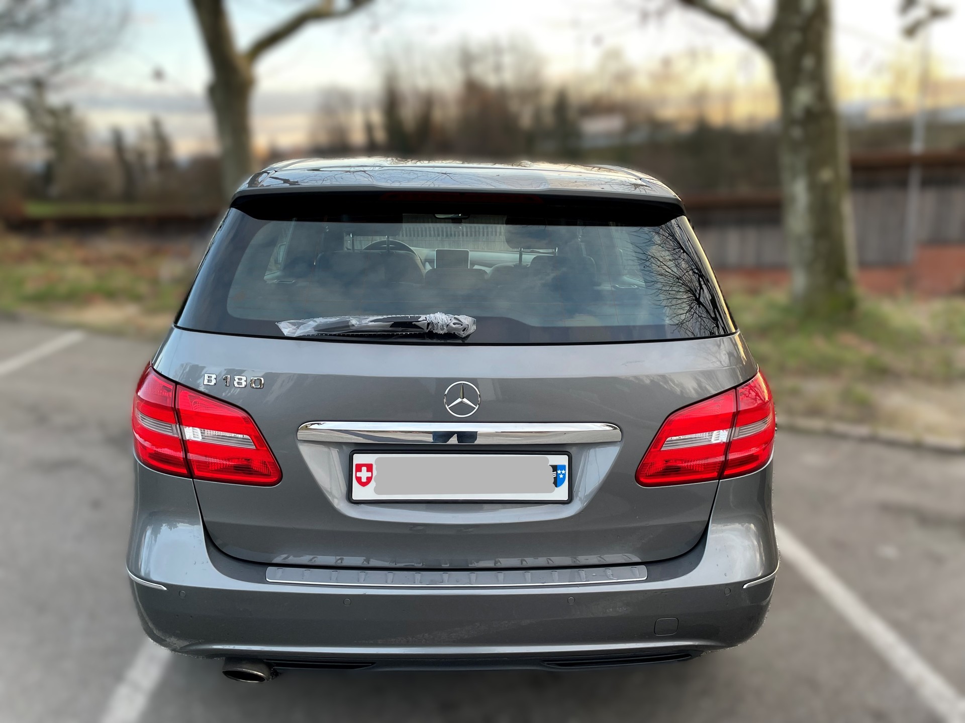 MERCEDES-BENZ B 180 Active Edition-image-3