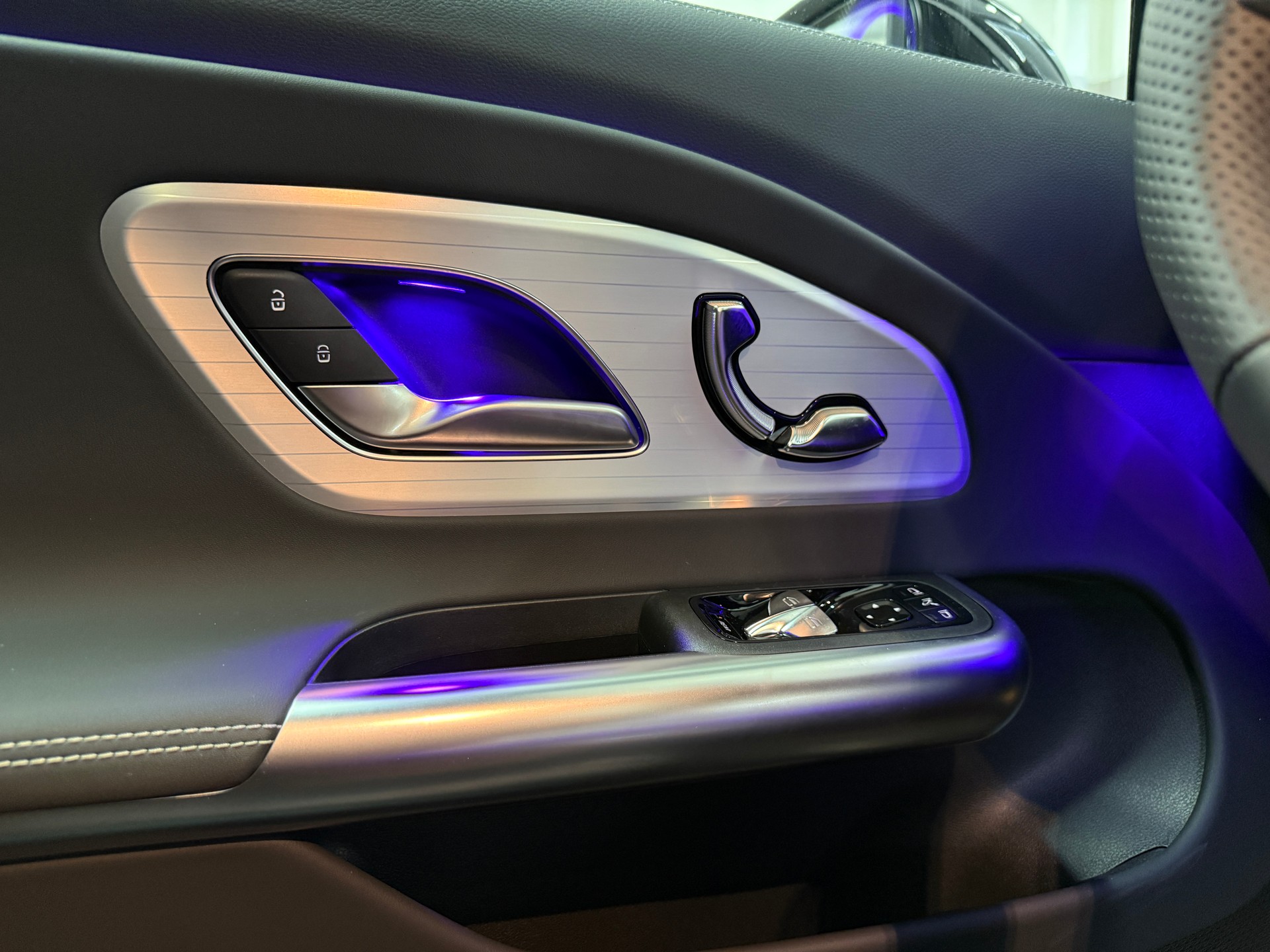 MERCEDES-BENZ CLA 350 4MATIC EQ-image-18