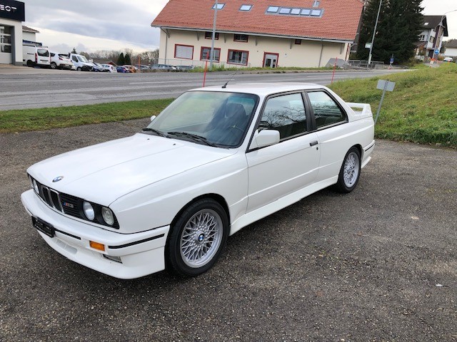 BMW M3-showroom-element-3