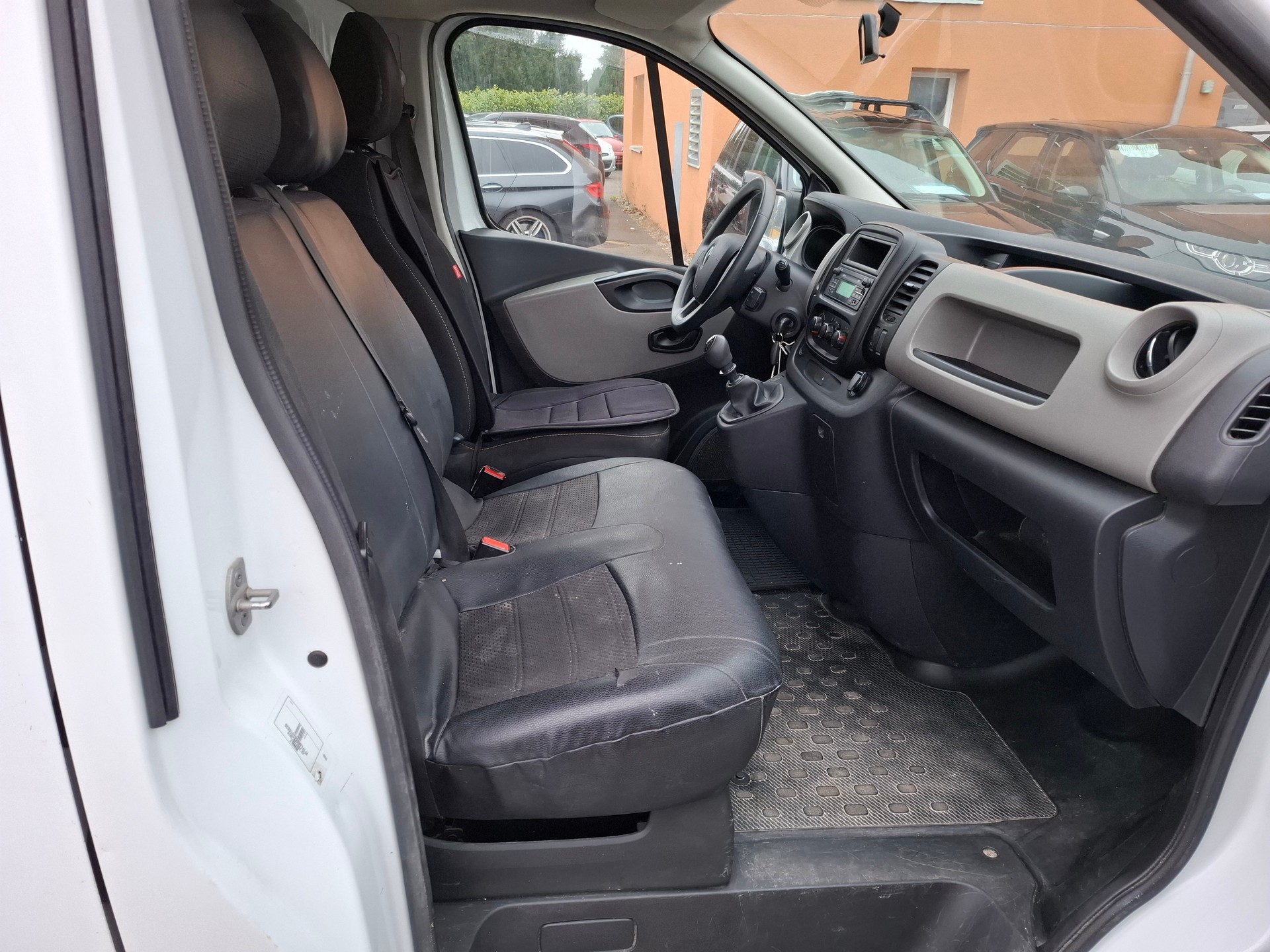 RENAULT Trafic 1.6 dCi 95 2.7t Access L1H1-image-7