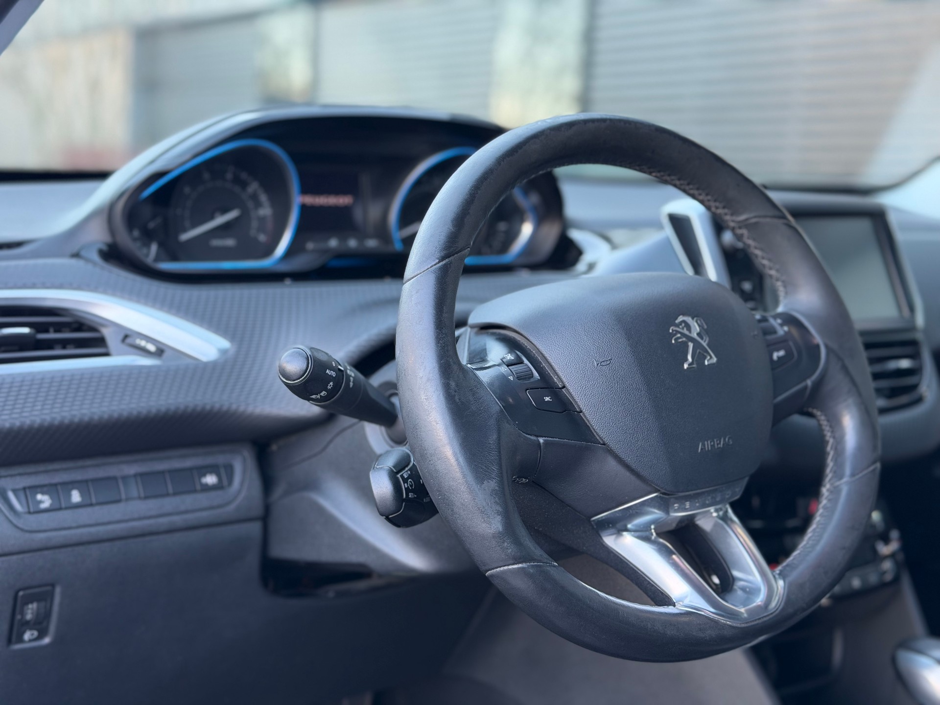 PEUGEOT 2008 1.2 VTI Allure-image-13