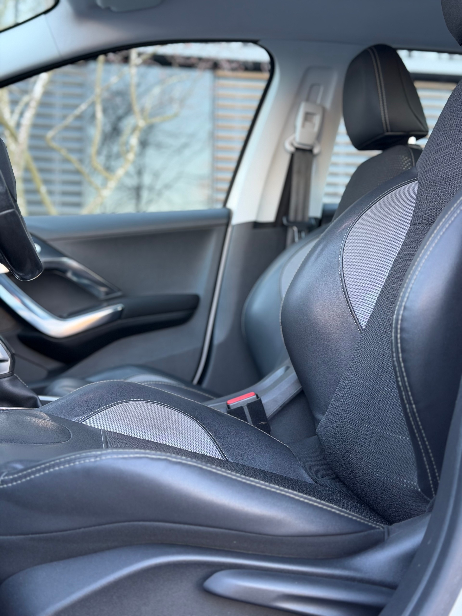 PEUGEOT 2008 1.2 VTI Allure-image-11