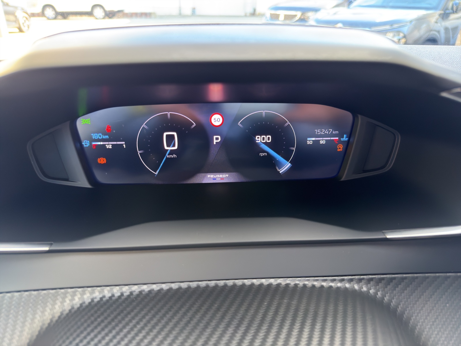 PEUGEOT 2008 1.2 PureTech 130 Allure-image-9