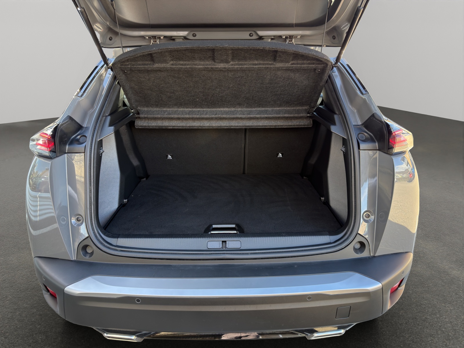 PEUGEOT 2008 1.2 PureTech 130 Allure-image-5