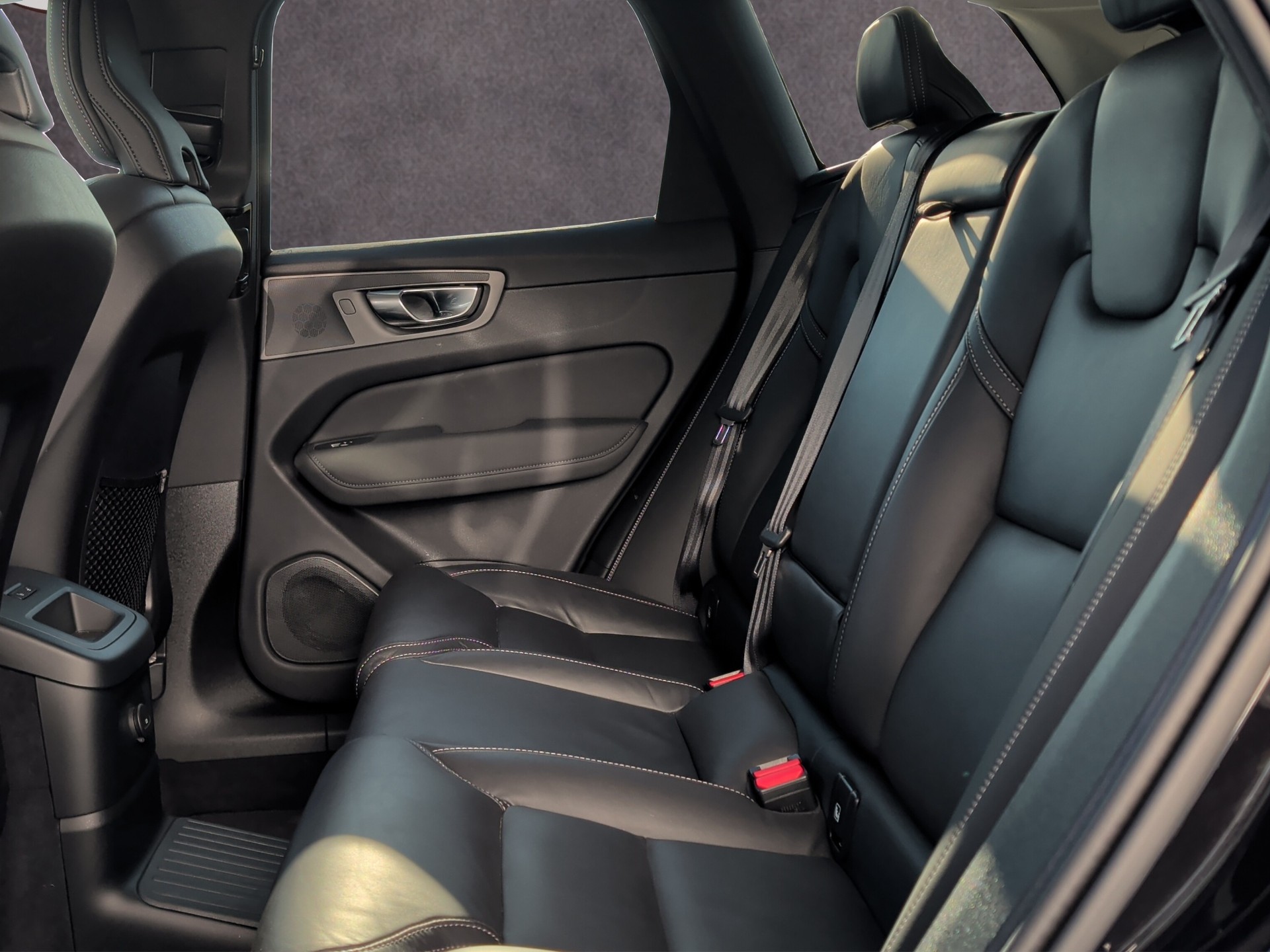 VOLVO XC60 2.0 T8 TE Plus Dark eAWD-image-11