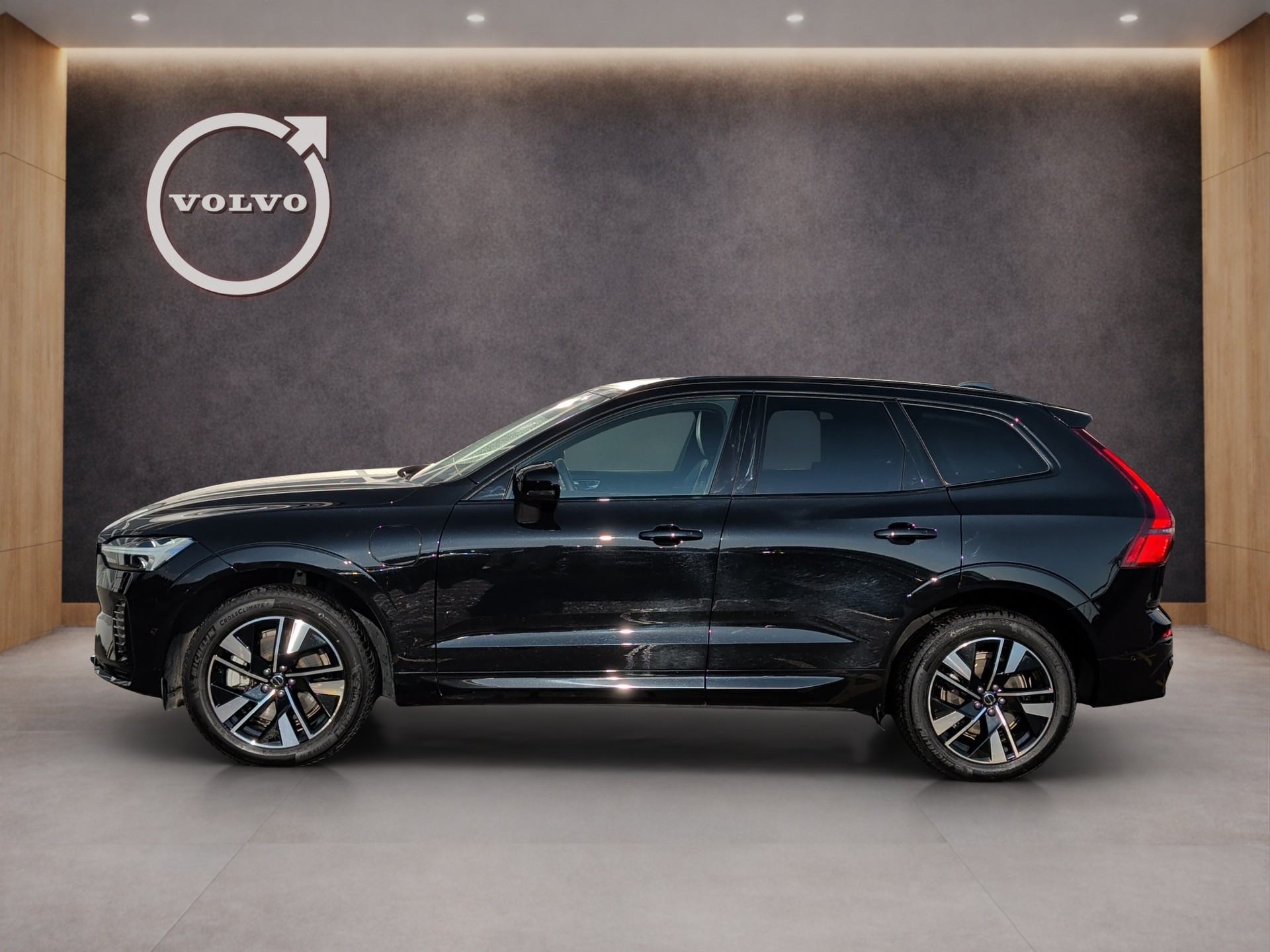 VOLVO XC60 2.0 T8 TE Plus Dark eAWD-showroom-element-2