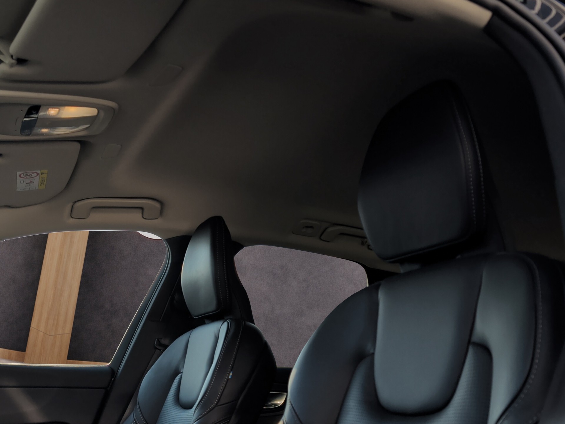 VOLVO XC60 2.0 T8 TE Plus Dark eAWD-image-16