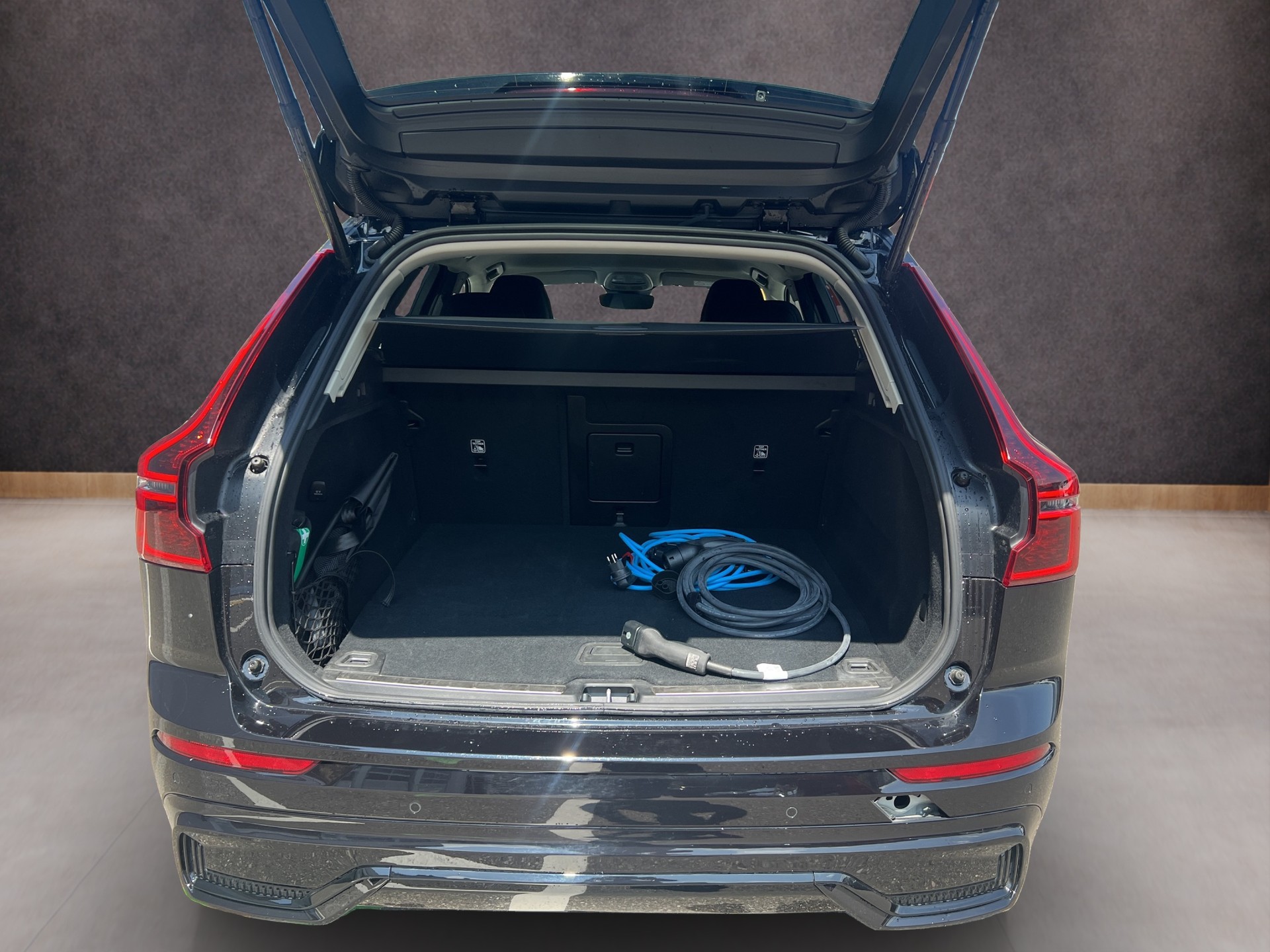 VOLVO XC60 2.0 T8 TE Plus Dark eAWD-image-16