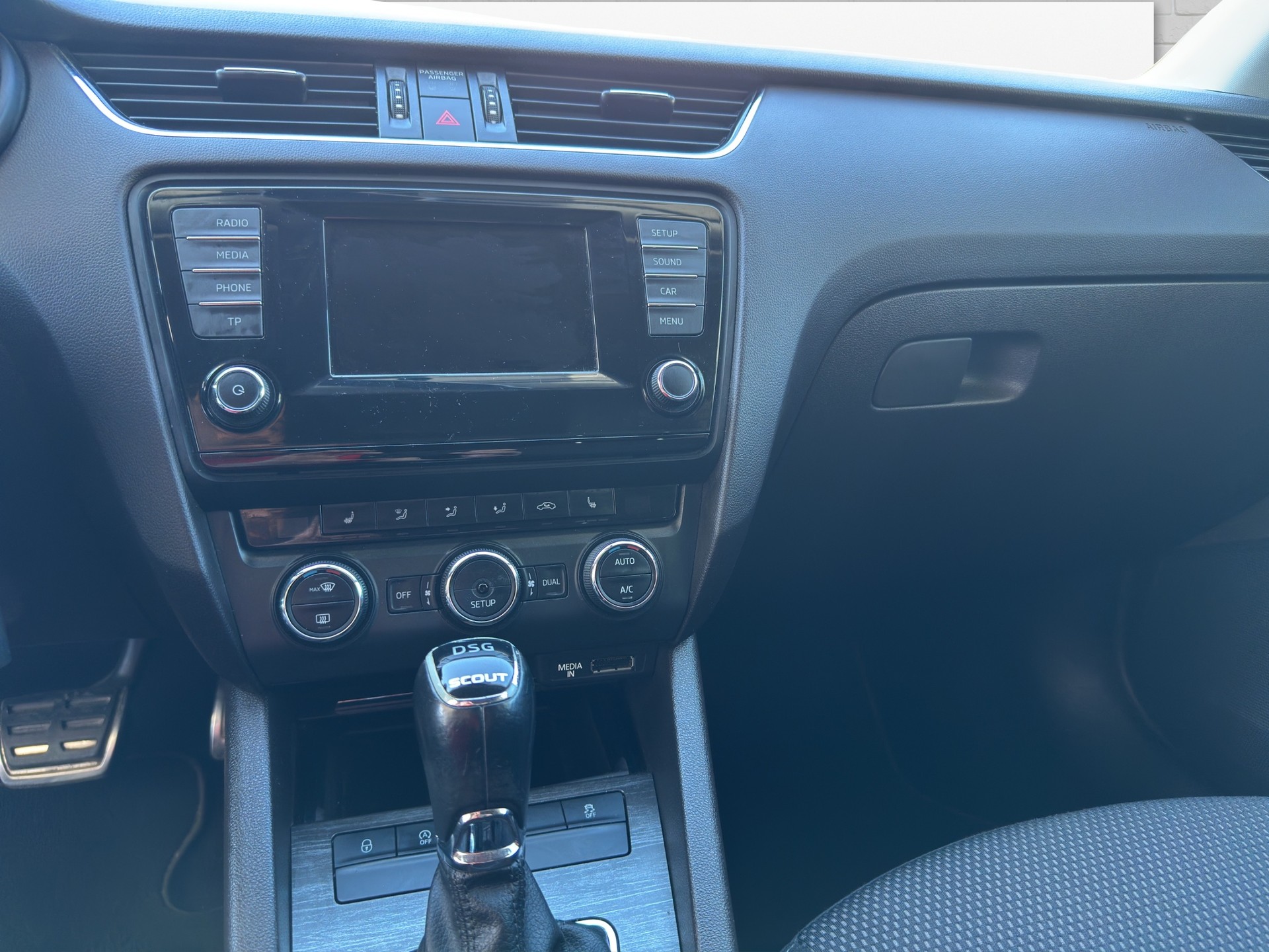 SKODA Octavia Combi 2.0 TDI Scout 4x4 DSG-image-9