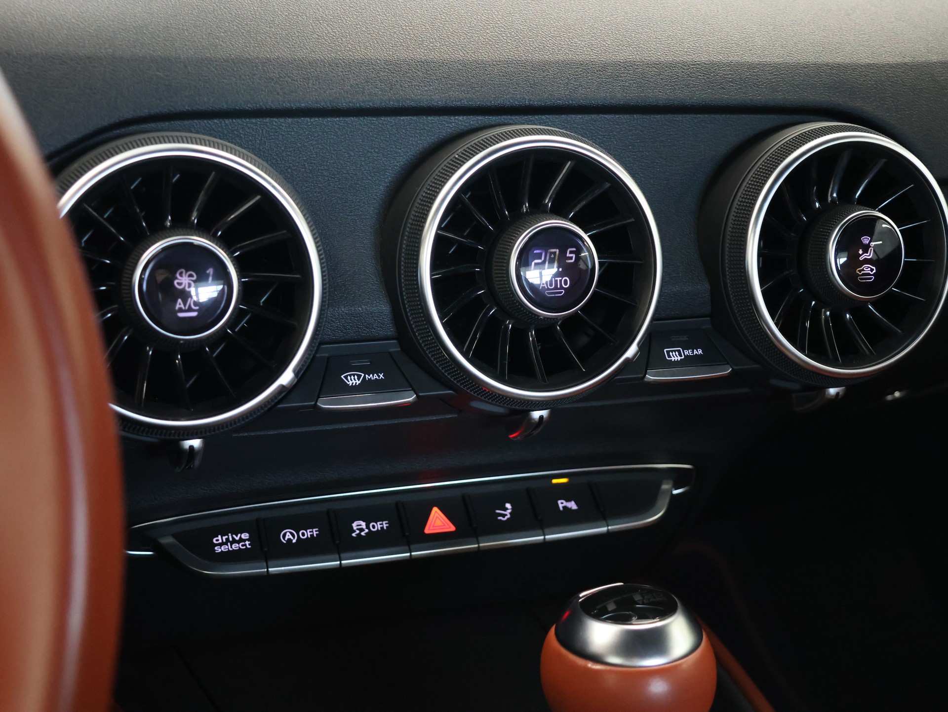 AUDI TT Coupé 45 TFSI 20 Years quattro S-tronic*TT 20 YEARS EDITION* *SPORTABGASSANLAGE* *BANG & OLUFSEN*-image-24