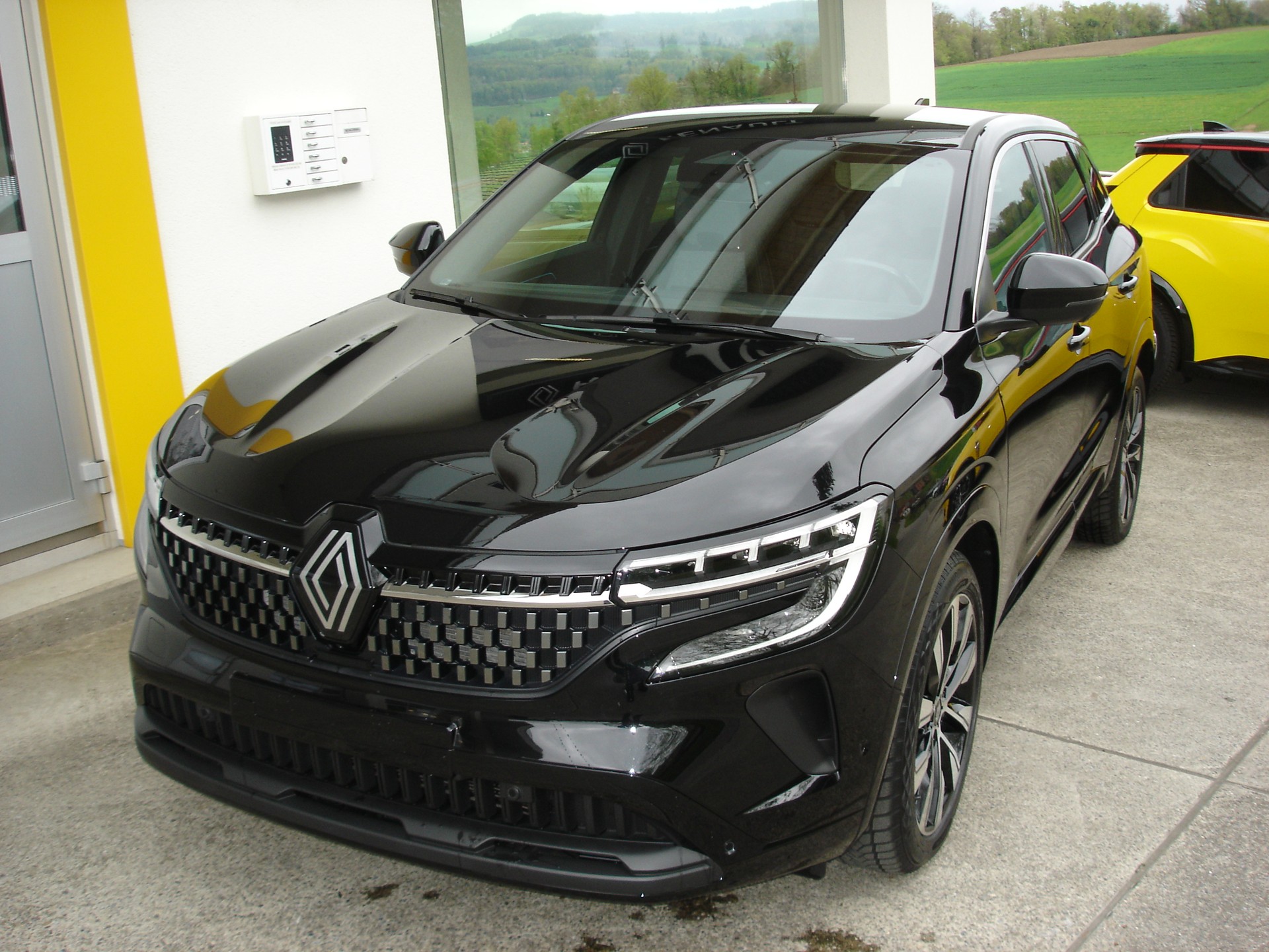 RENAULT Austral 1.2 HEV 200 Techno A-showroom-element-2