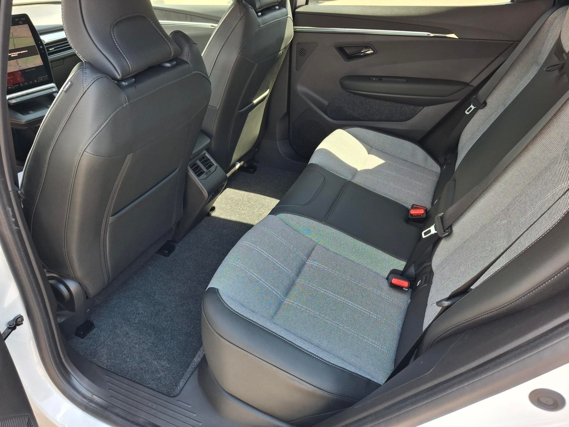 MITSUBISHI Eclipse Cross BEV 87kWh Intense+-image-8