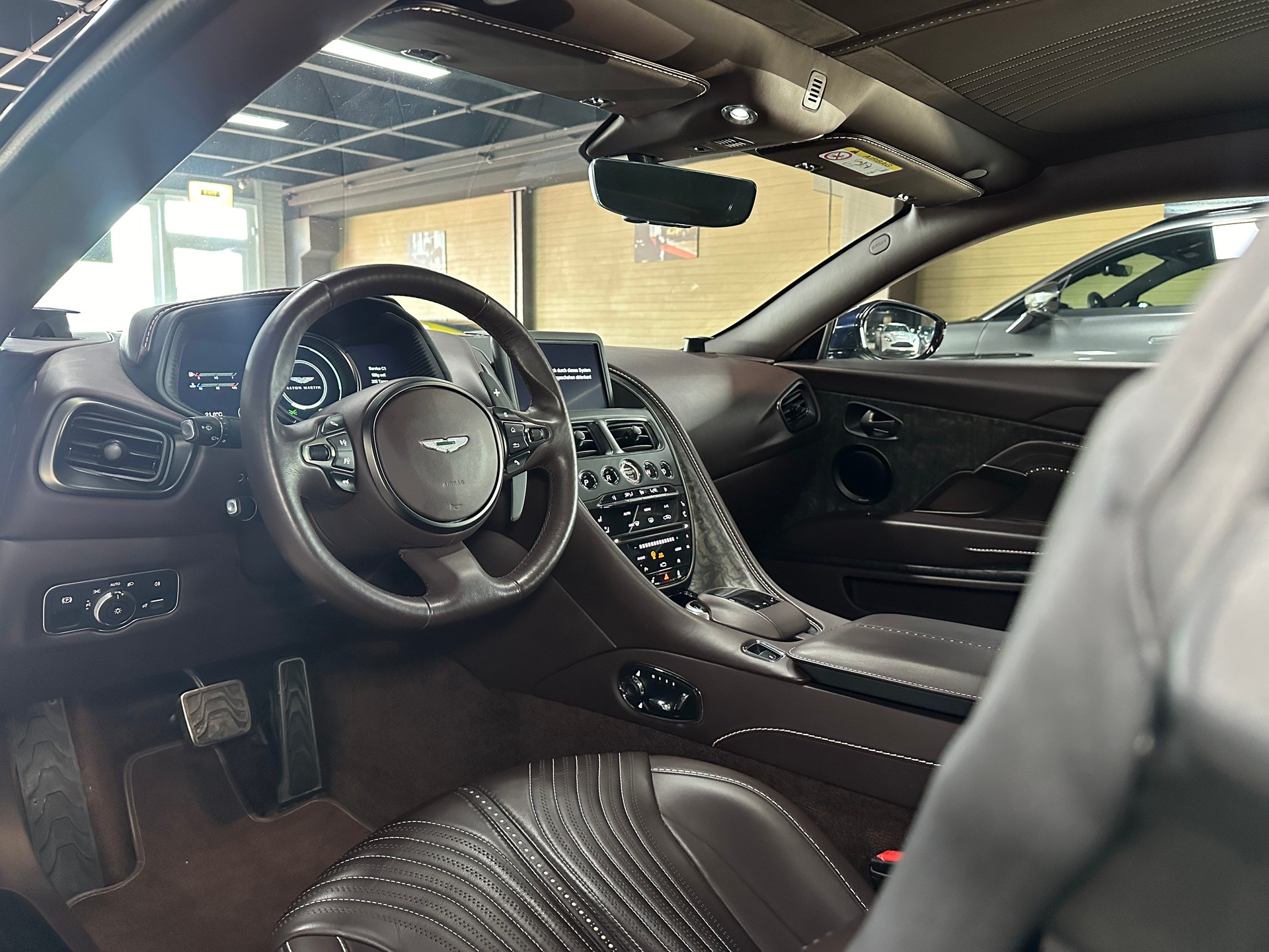 ASTON MARTIN DB11 V12 Touchtronic 3 AMR-image-11