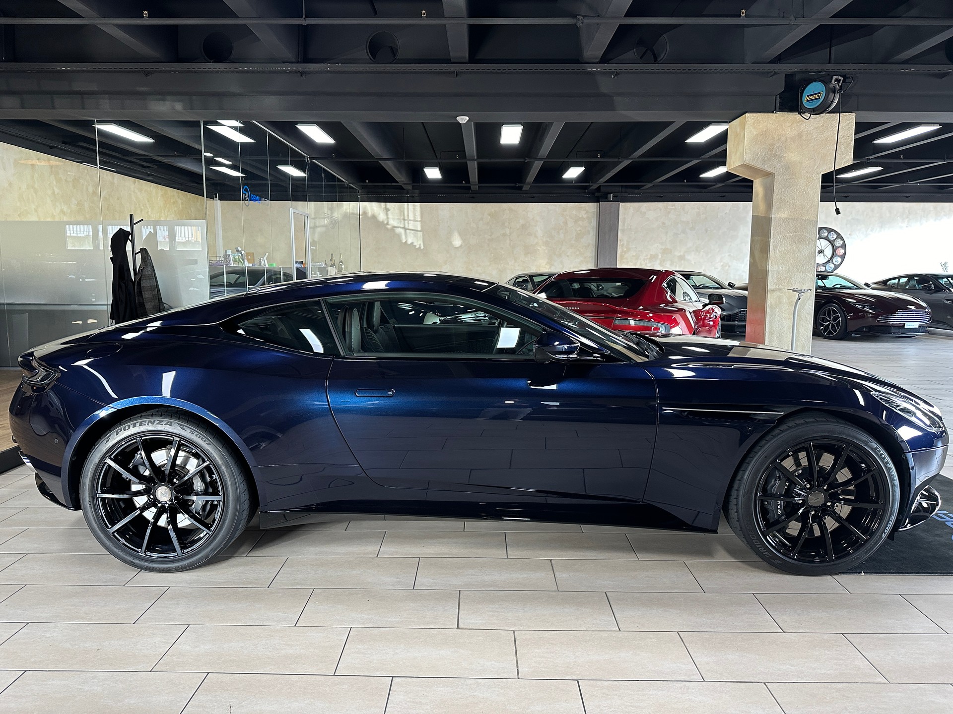 ASTON MARTIN DB11 V12 Touchtronic 3 AMR-image-1