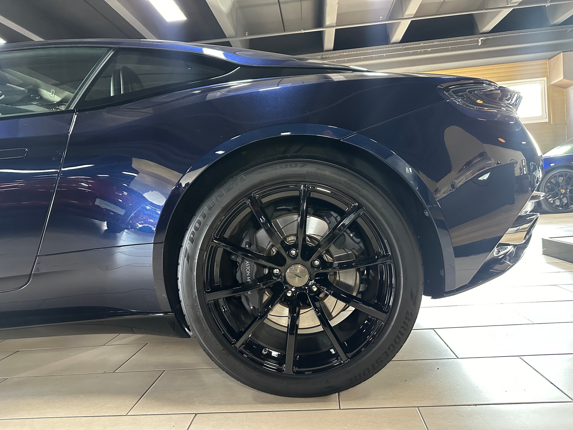 ASTON MARTIN DB11 V12 Touchtronic 3 AMR-image-9
