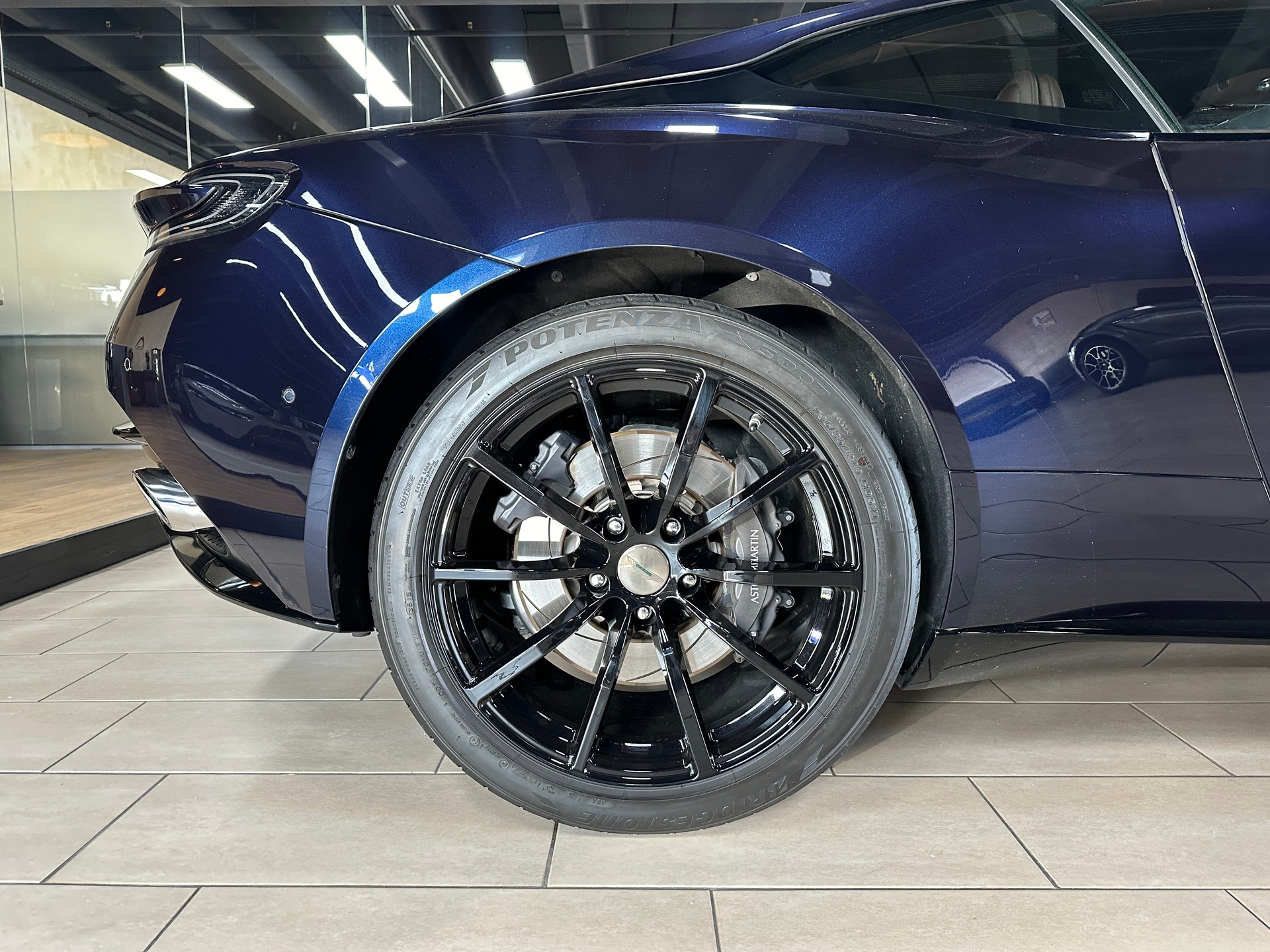 ASTON MARTIN DB11 V12 Touchtronic 3 AMR-image-8