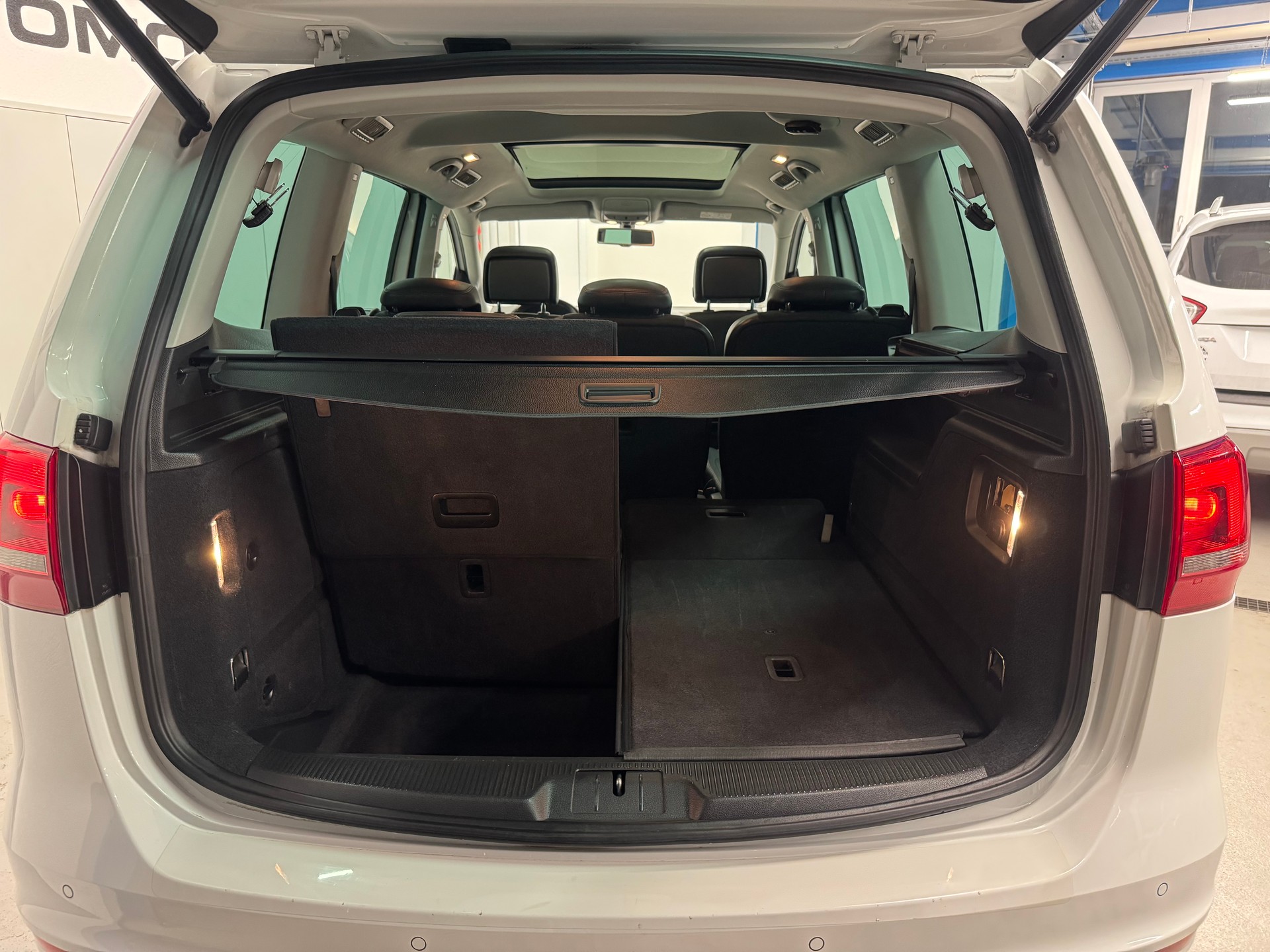 VW Sharan 2.0 TSI Highline DSG-image-15