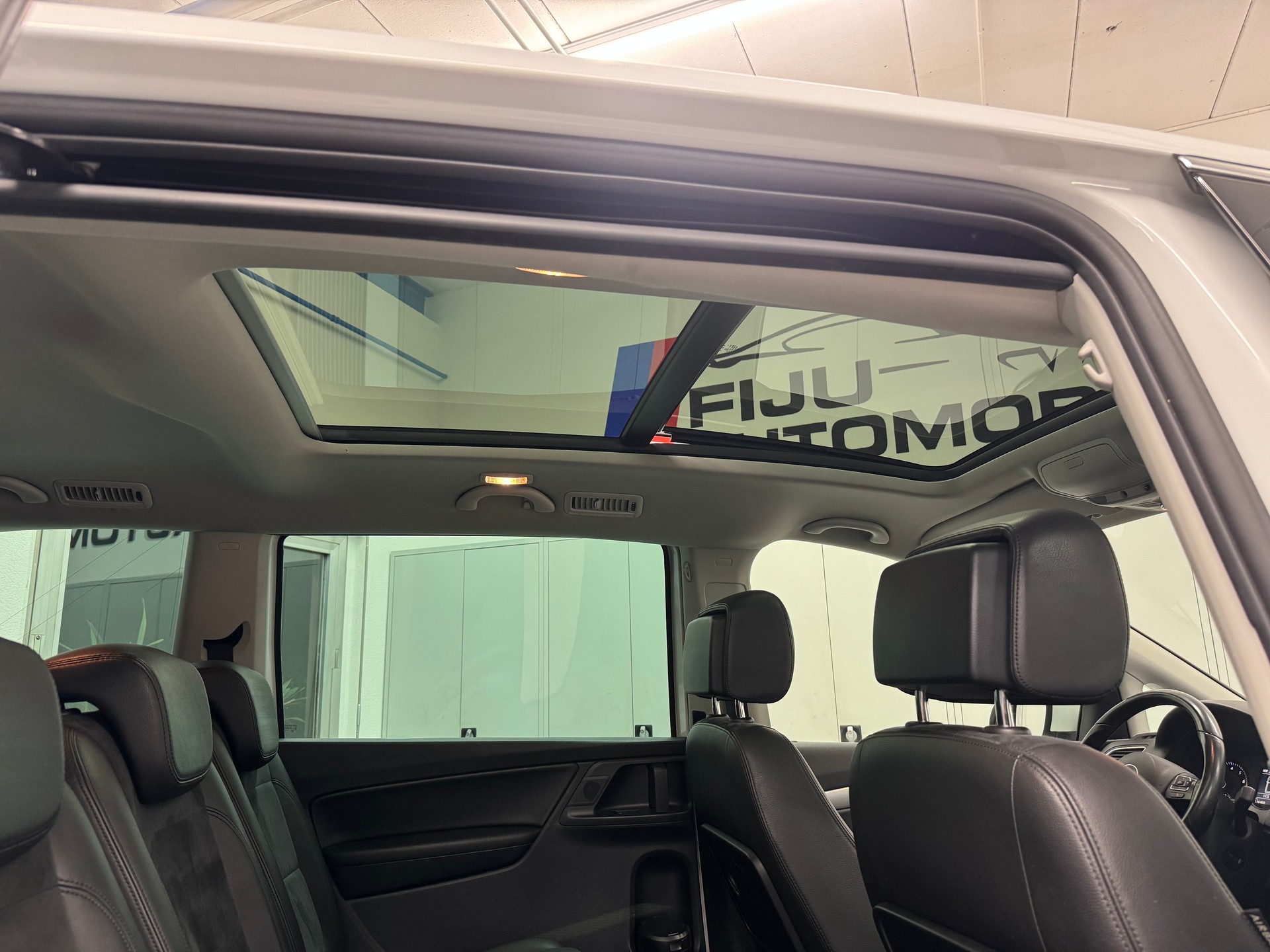 VW Sharan 2.0 TSI Highline DSG-image-11