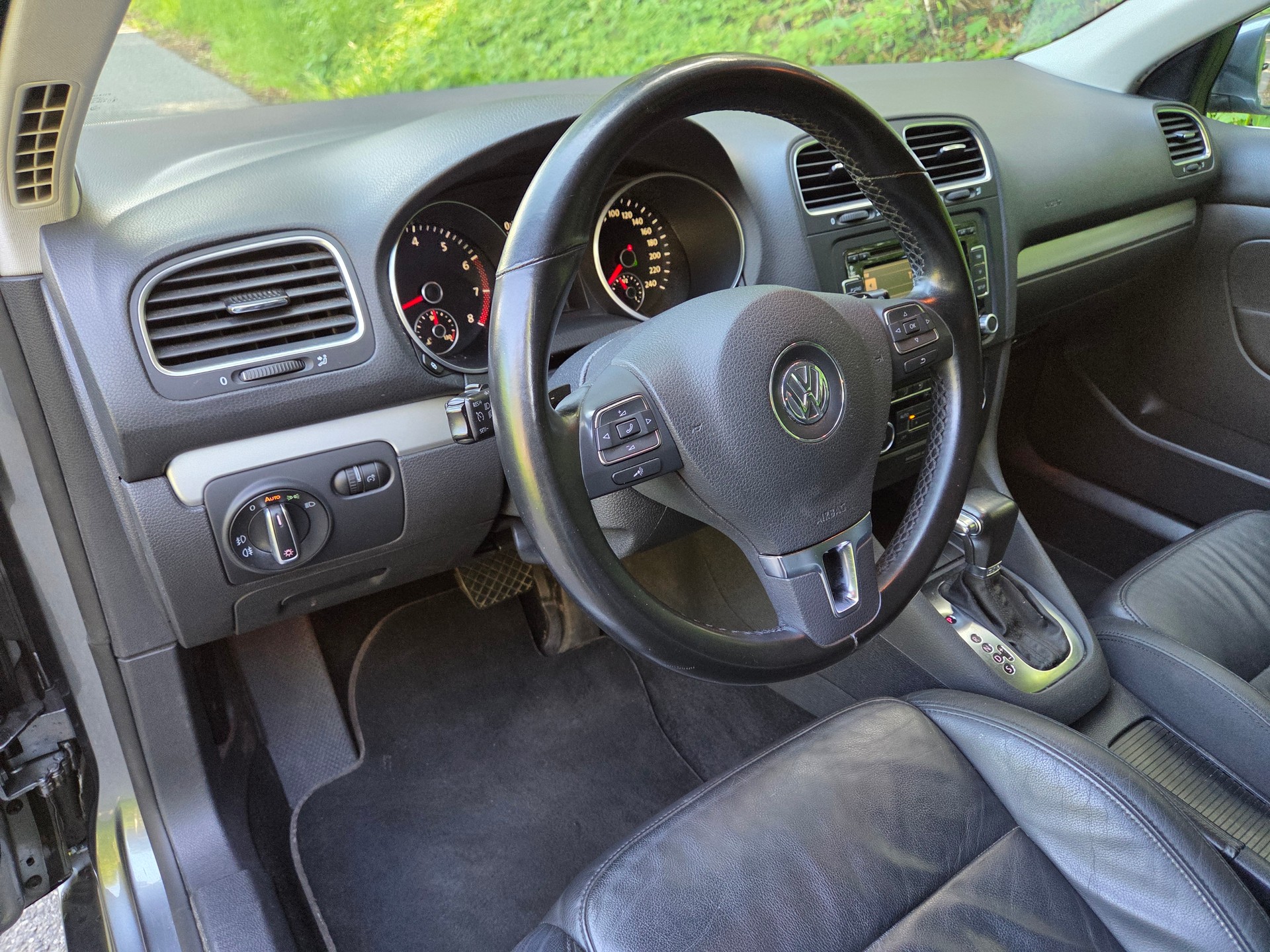 VW Golf Variant 1.4 TSI Highline DSG-image-8
