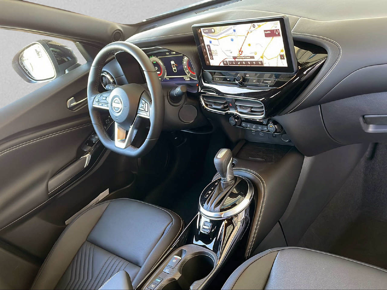 NISSAN Juke 1.6 Hybrid Tekna-image-4