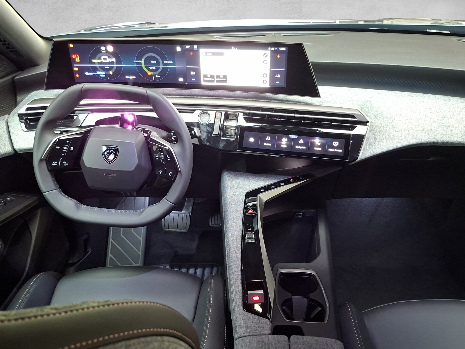 PEUGEOT 3008 e-Allure Premium AWD-image-8