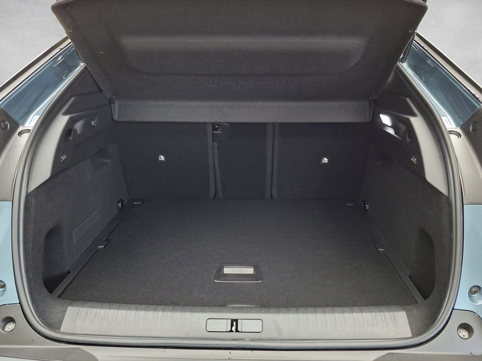 PEUGEOT 3008 e-Allure Premium AWD-image-14