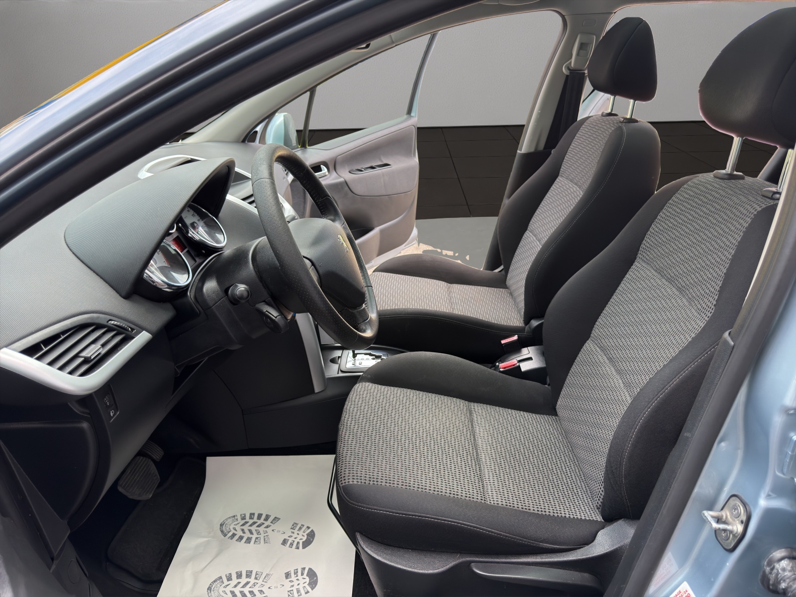 PEUGEOT 207 SW 1.6 16V Sport Automatic-image-8