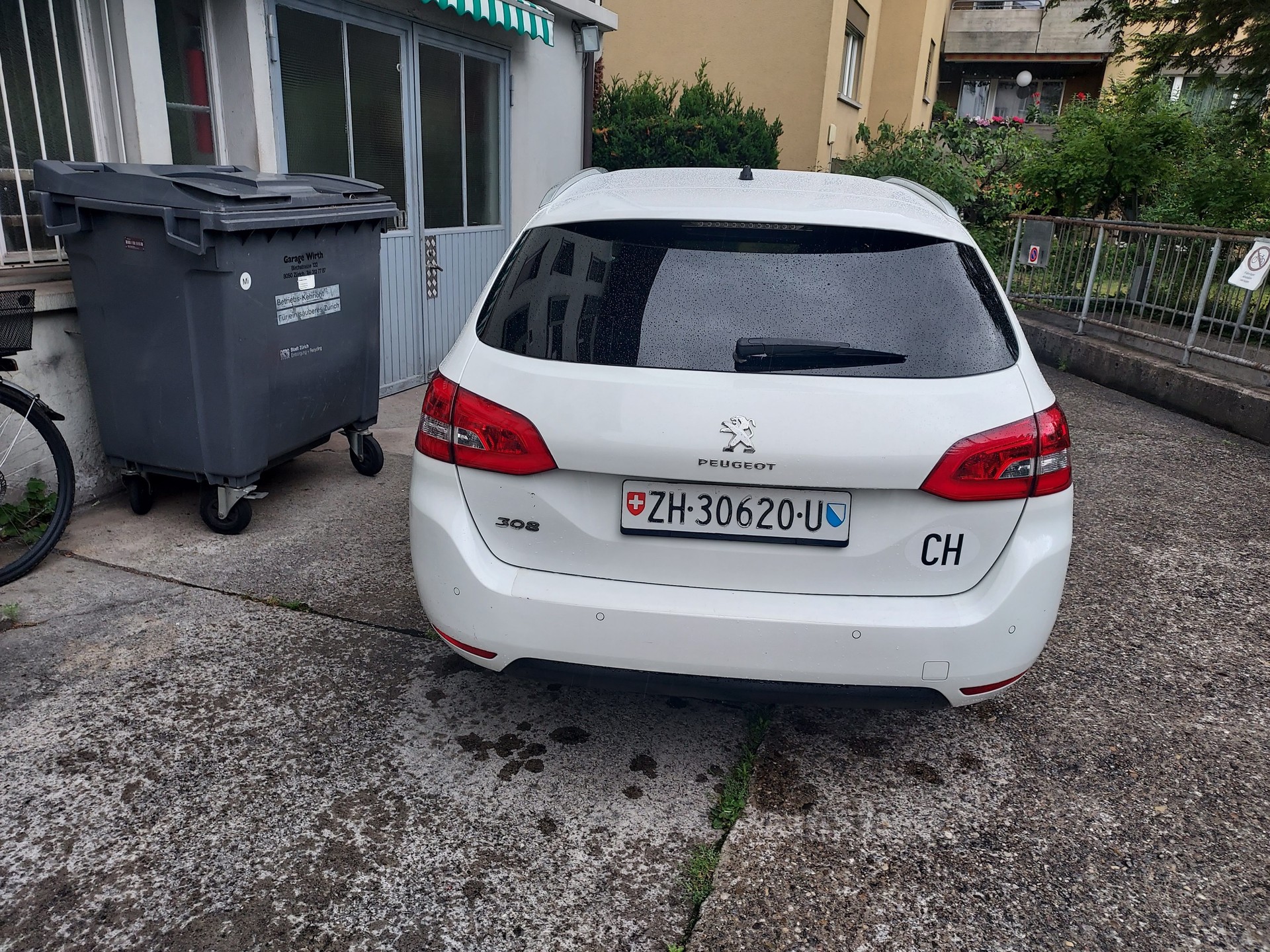 PEUGEOT 308 SW 1.5 BlueHDI Business Line EAT8-image-2