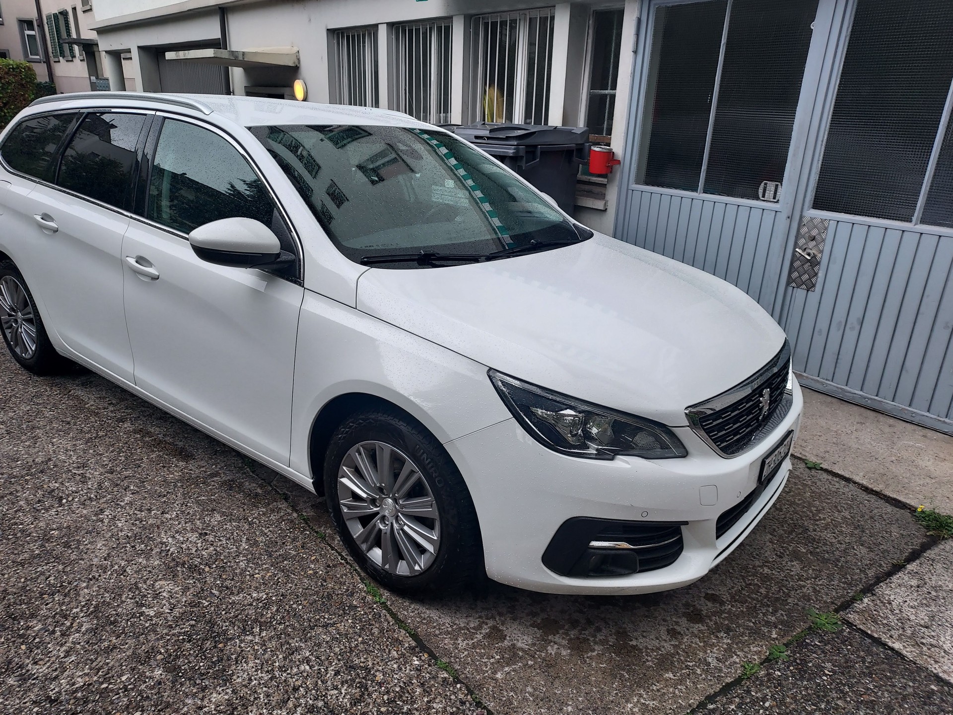 PEUGEOT 308 SW 1.5 BlueHDI Business Line EAT8-image-1