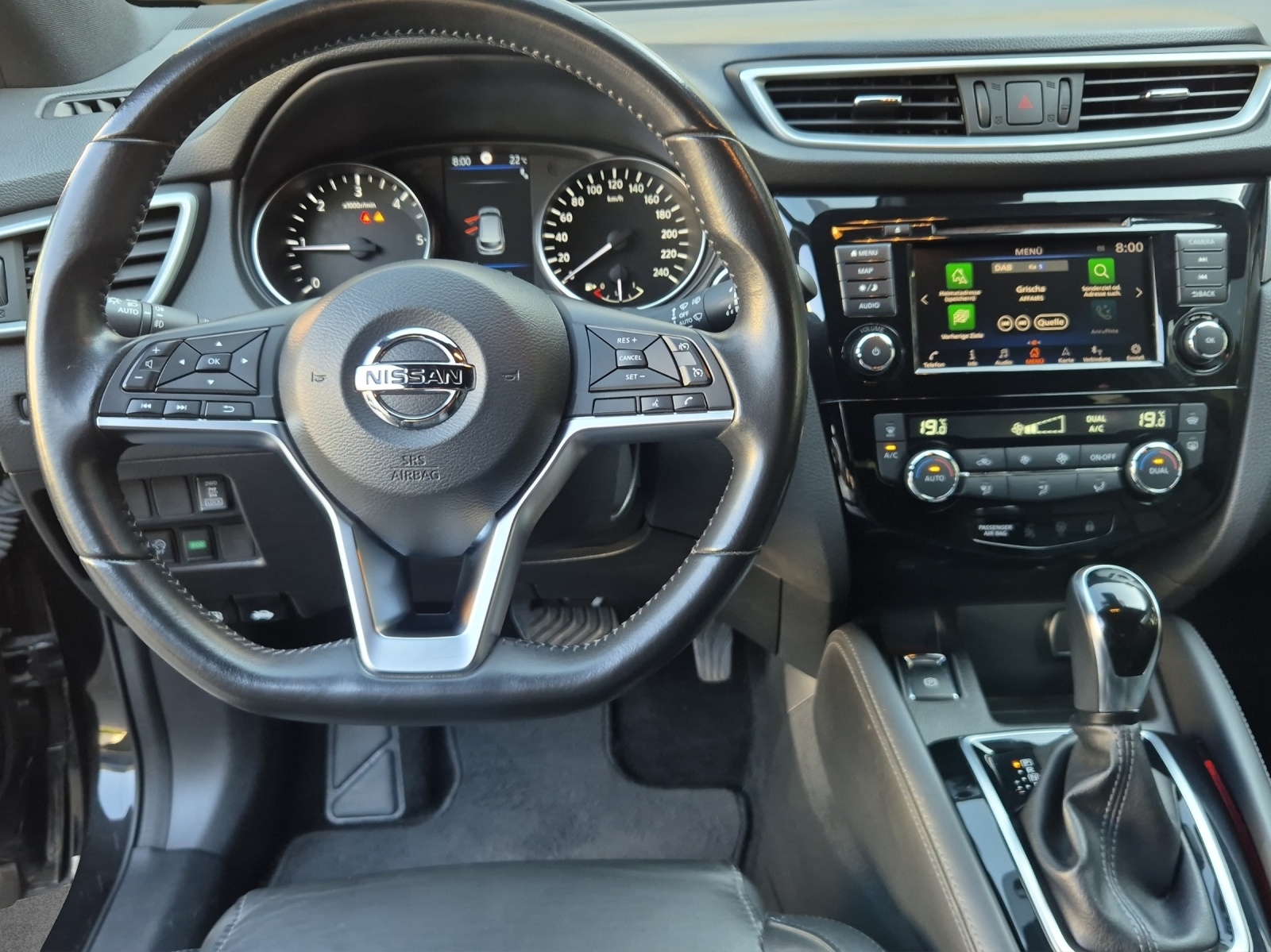 NISSAN Qashqai 1.7 dCi Tekna+ 4x4-image-9