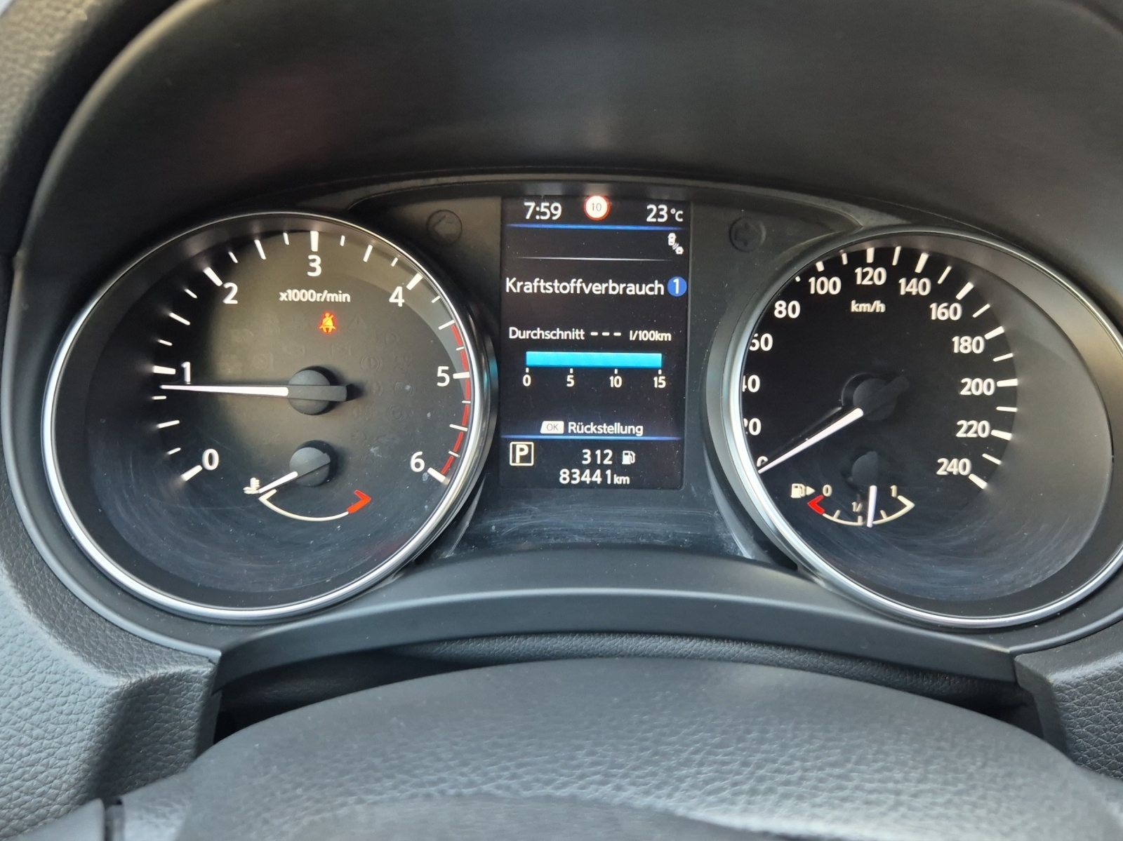 NISSAN Qashqai 1.7 dCi Tekna+ 4x4-image-8