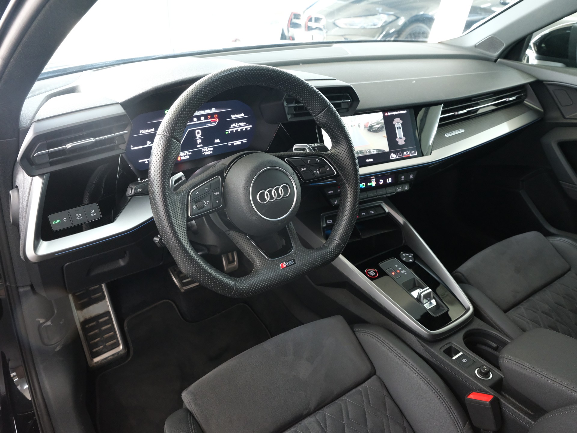 AUDI RS3 Sportback 2.5 TSI quattro S-tronic * RS Abgassanlage* *Carplay* *RS Performance*-image-11