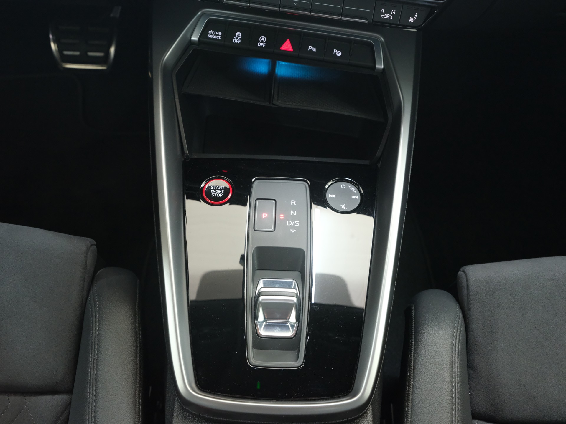 AUDI RS3 Sportback 2.5 TSI quattro S-tronic * RS Abgassanlage* *Carplay* *RS Performance*-image-19