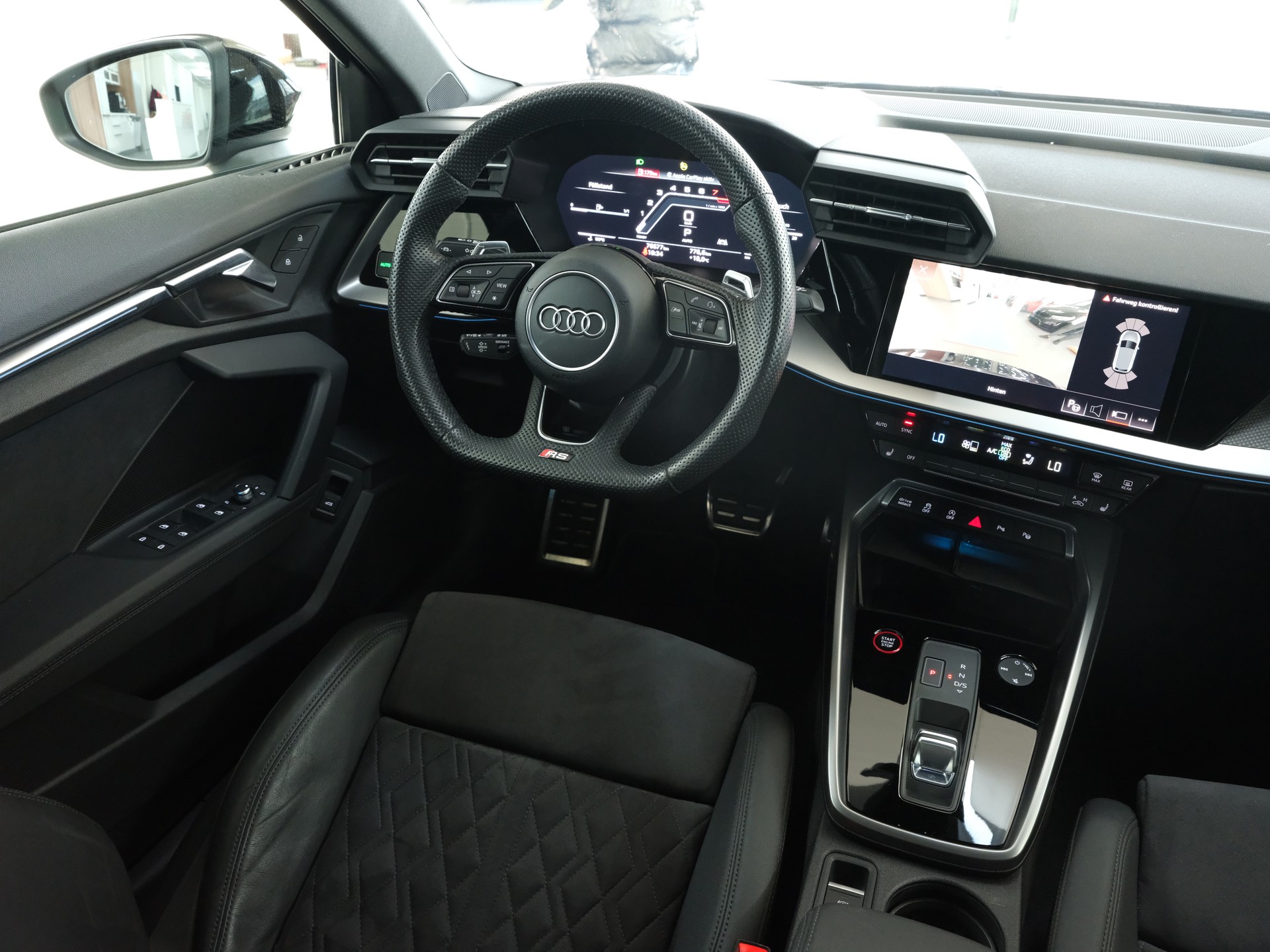 AUDI RS3 Sportback 2.5 TSI quattro S-tronic * RS Abgassanlage* *Carplay* *RS Performance*-image-17