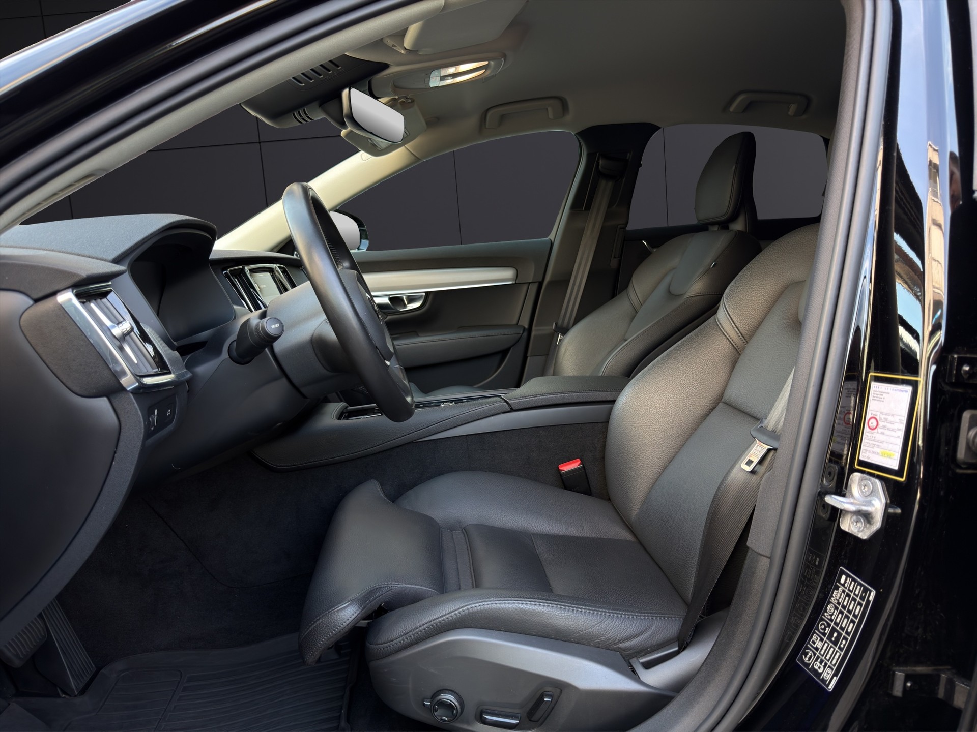 VOLVO S90 B6 Benzin Mild Hybrid AWD Ultimate Dark Geartronic-image-3