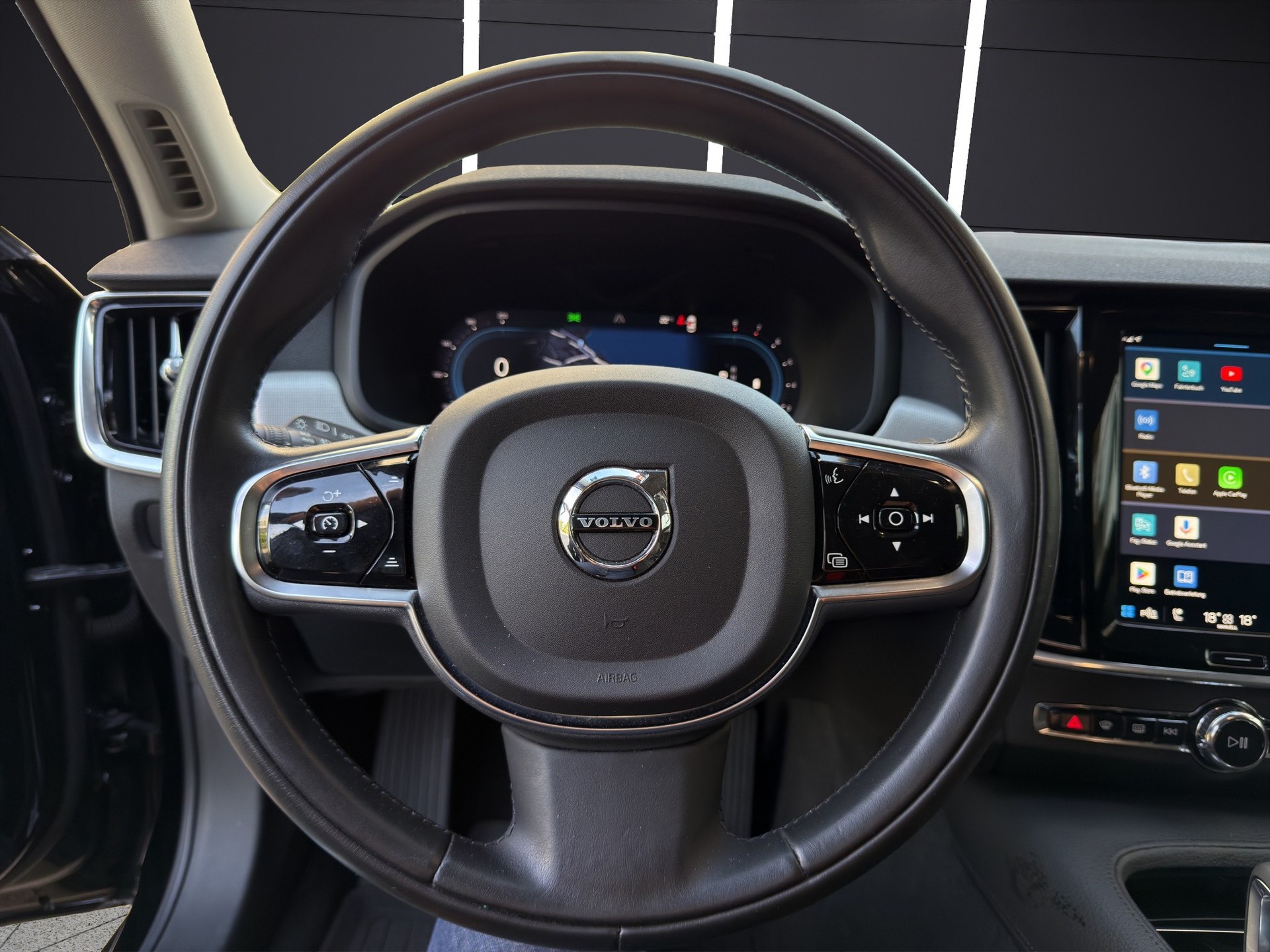 VOLVO S90 B6 Benzin Mild Hybrid AWD Ultimate Dark Geartronic-image-5