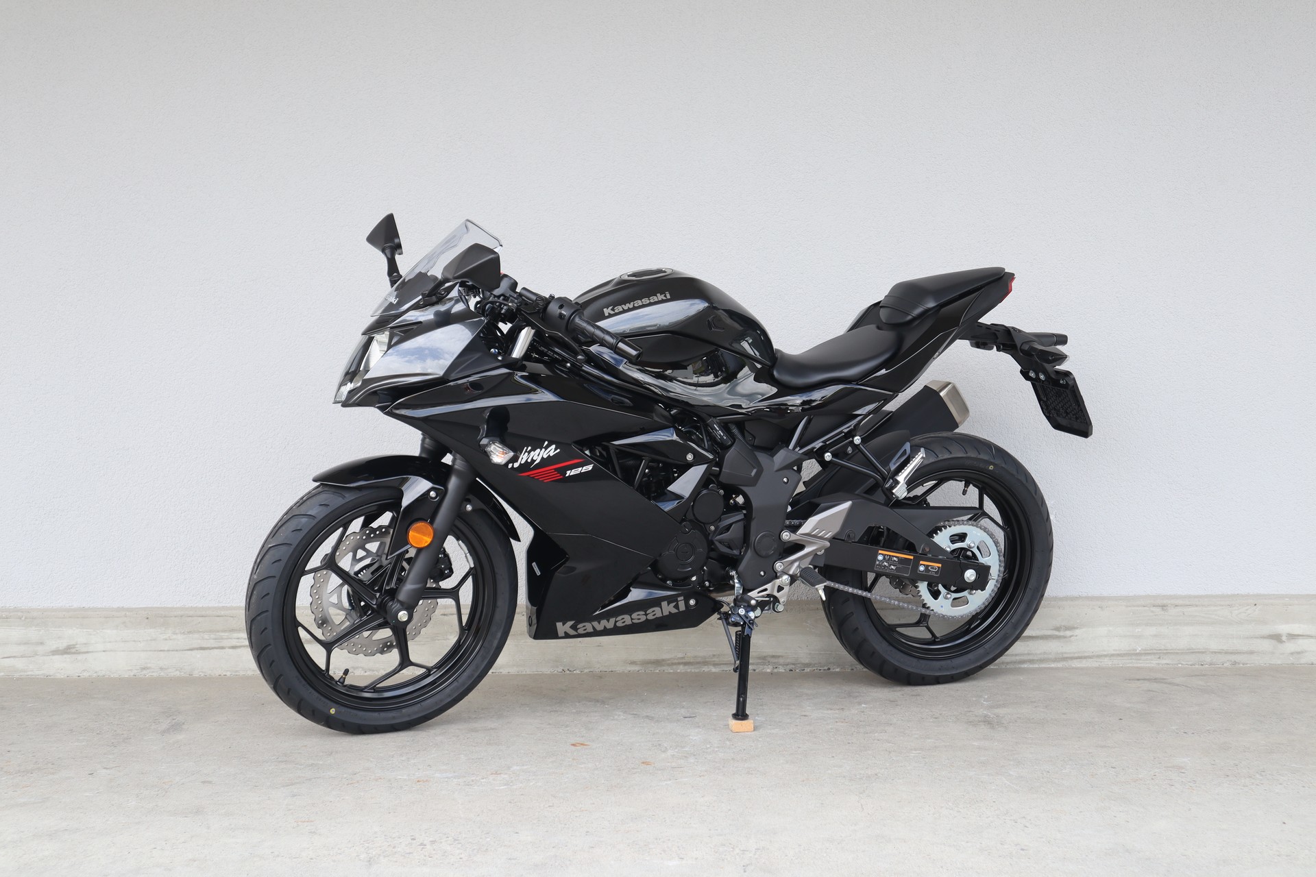 KAWASAKI Ninja 125-image-4