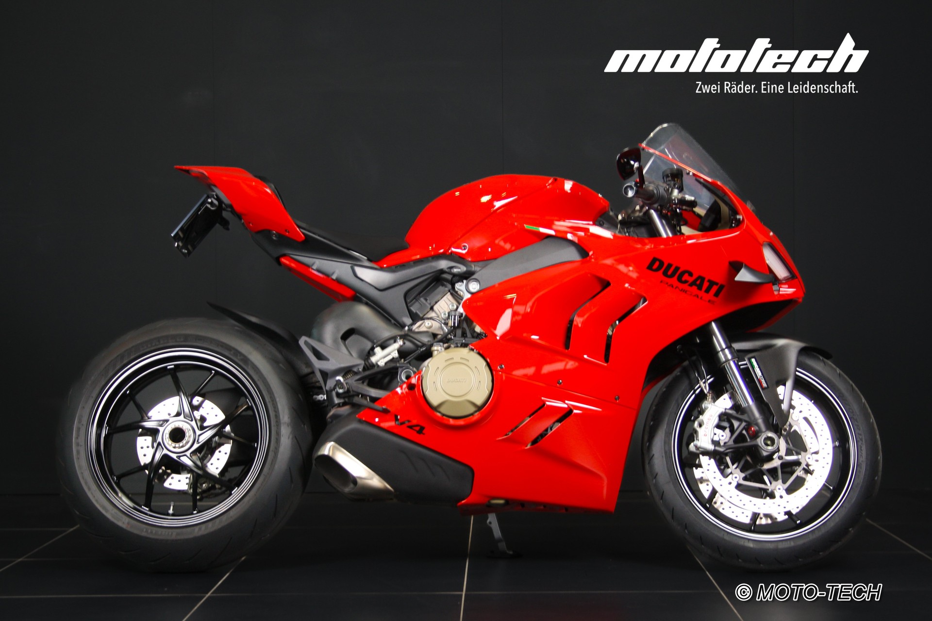 DUCATI Panigale V4-image-1