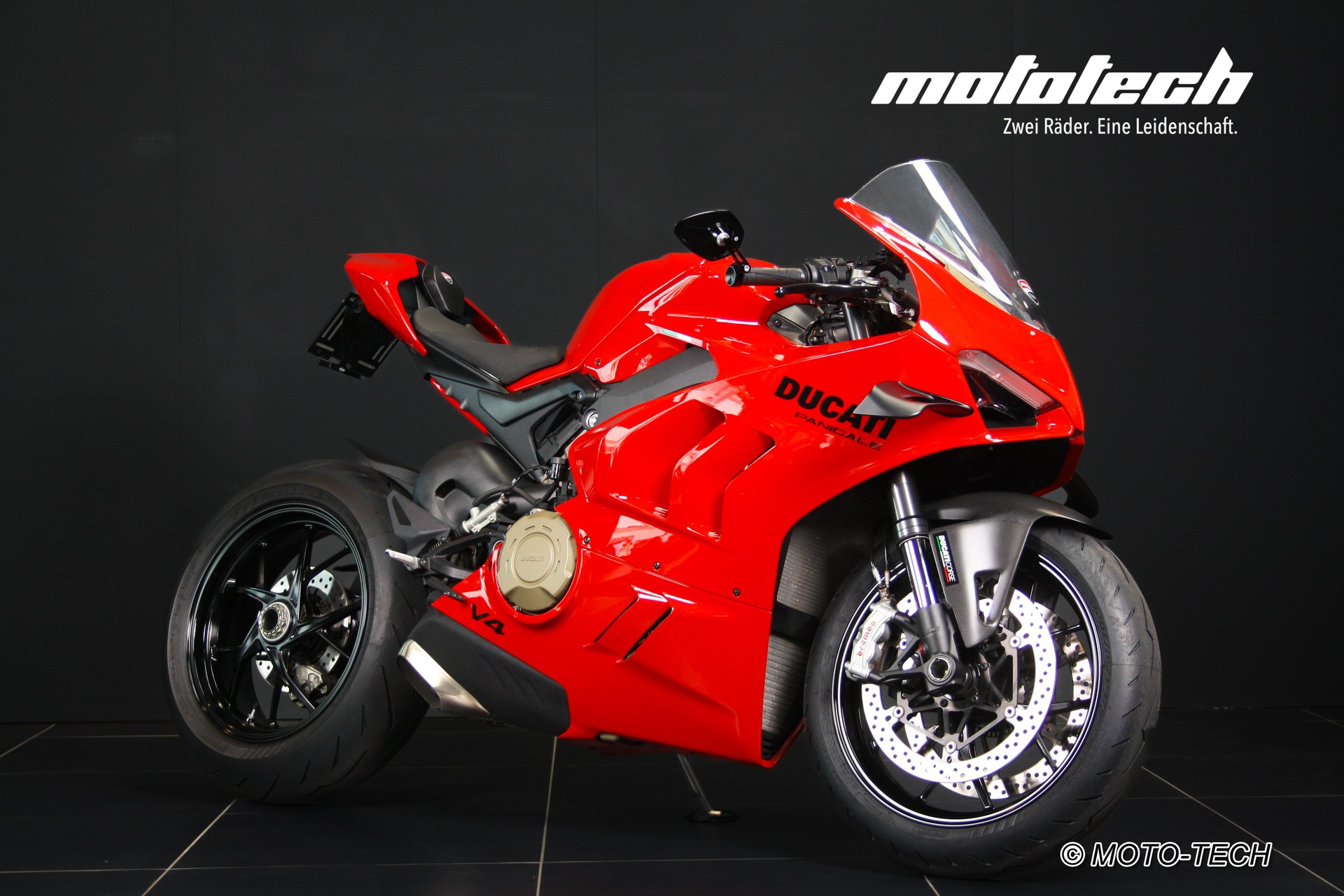 DUCATI Panigale V4-image-0