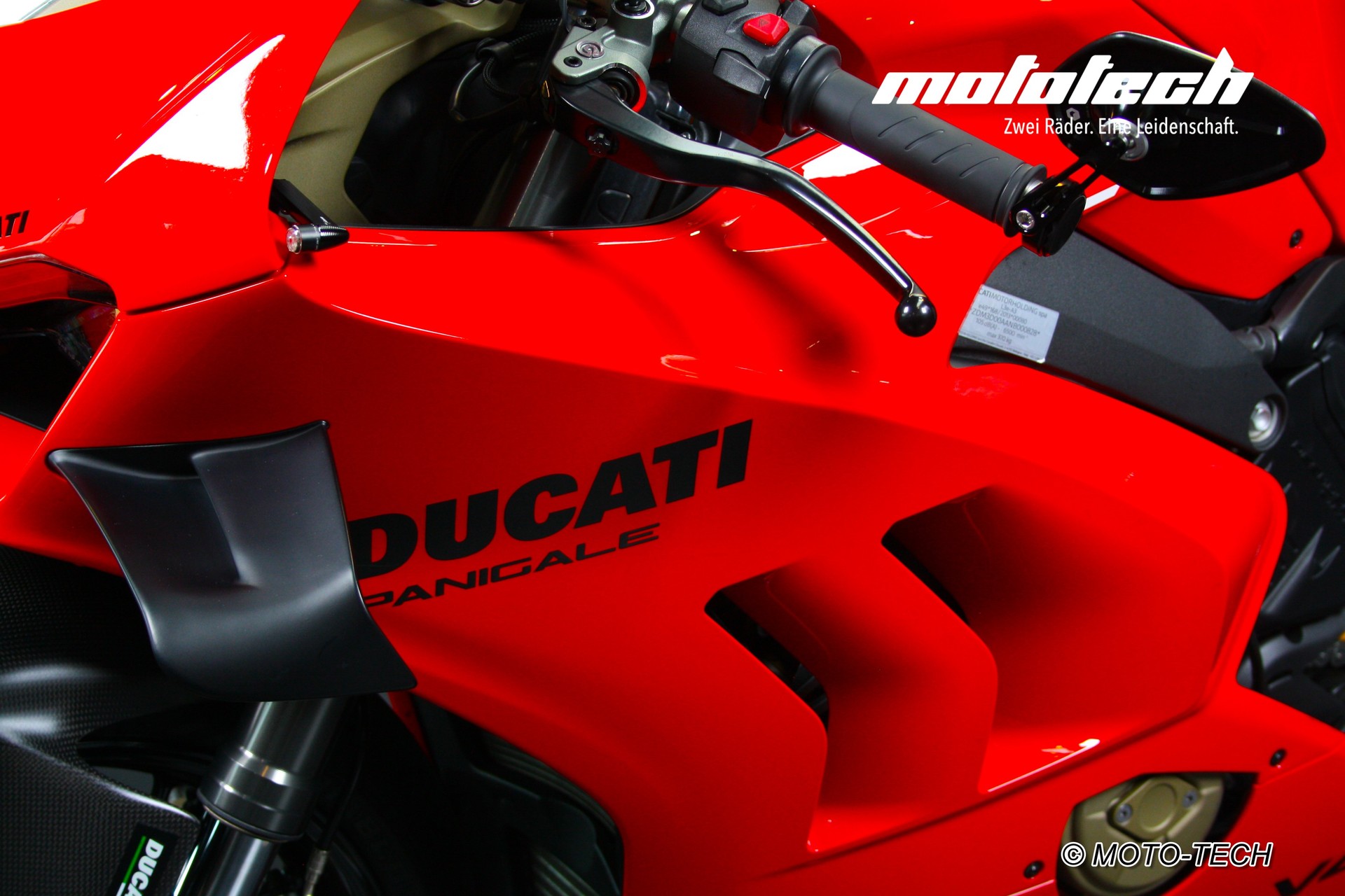 DUCATI Panigale V4-image-9