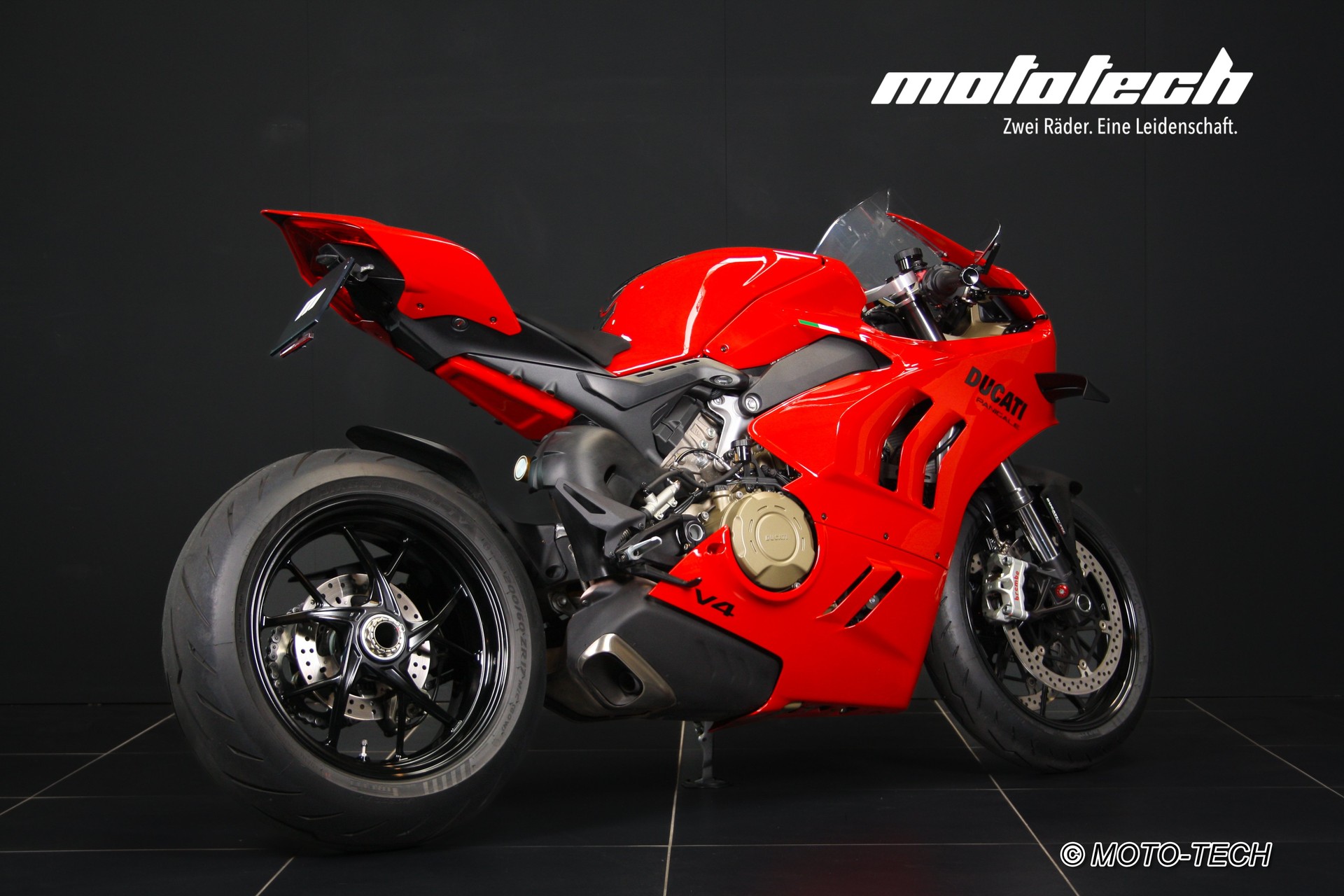 DUCATI Panigale V4-image-2