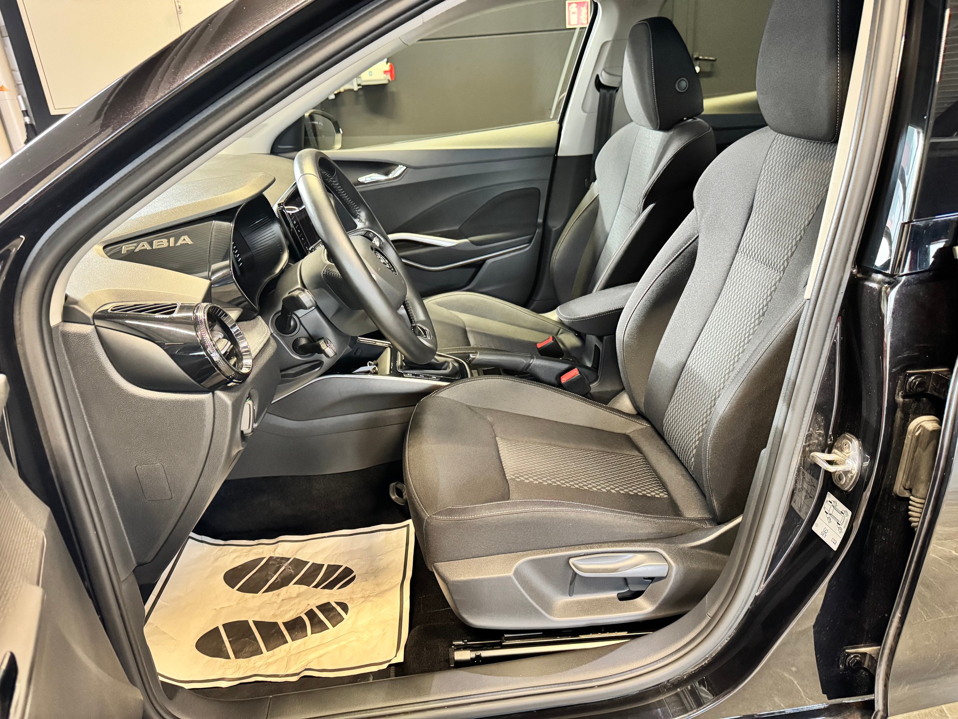 SKODA Fabia 1.0 TSI Style DSG *ALLBLACKONJAPANRACING*-image-12
