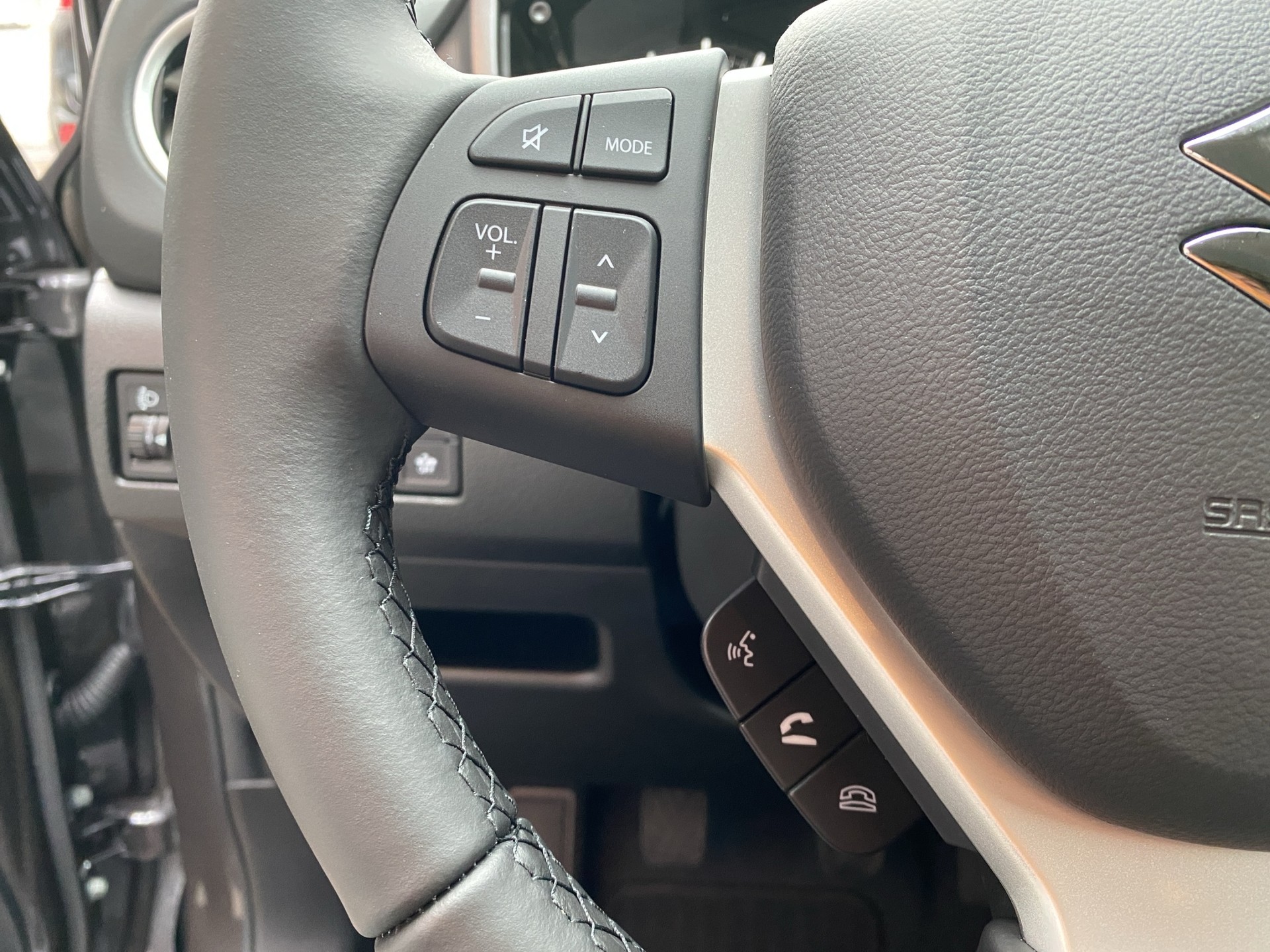 SUZUKI Vitara 1.4 Boosterjet Compact + 4x4 Hybrid Automatic-image-13