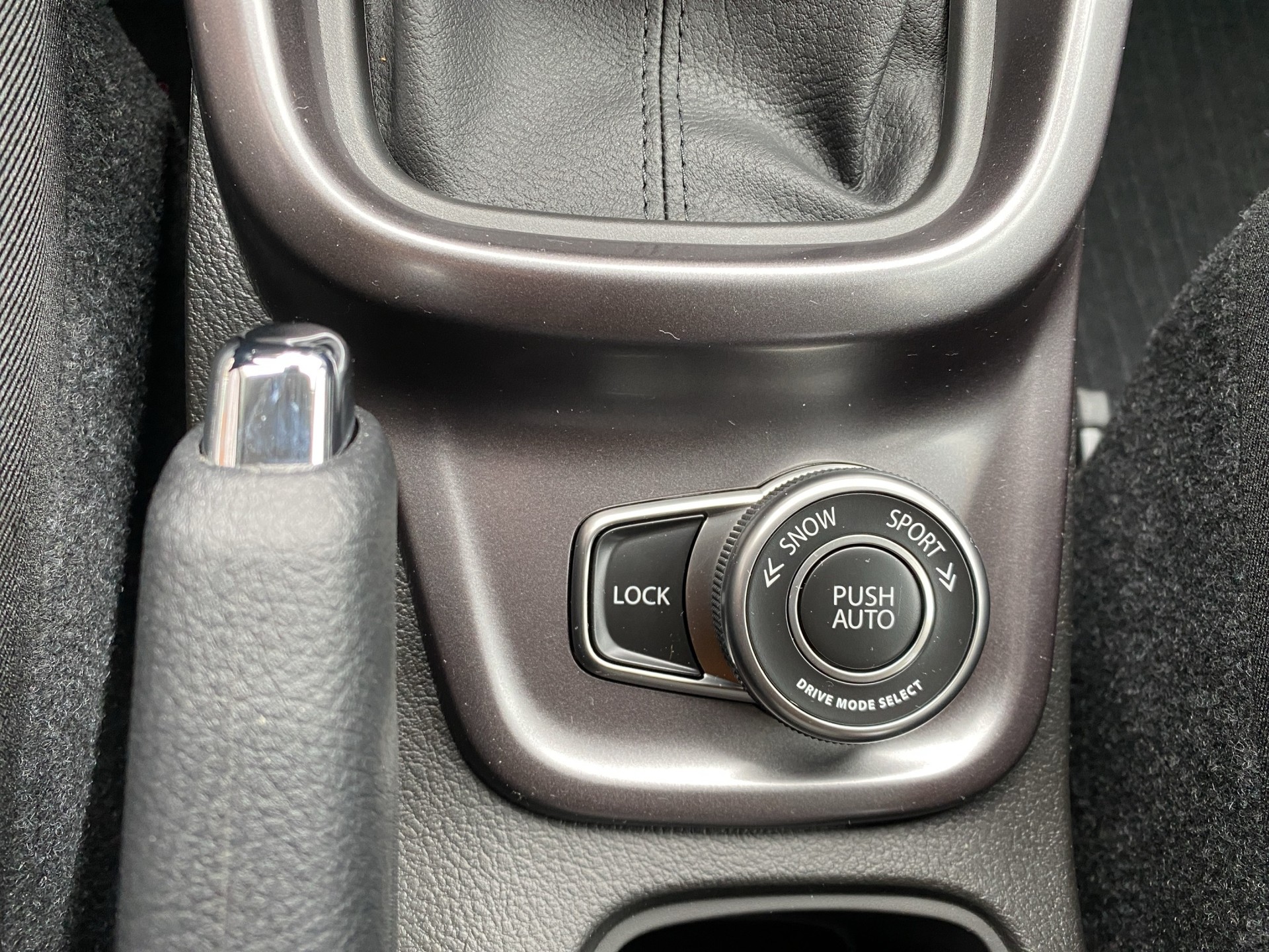 SUZUKI Vitara 1.4 Boosterjet Compact + 4x4 Hybrid Automatic-image-16