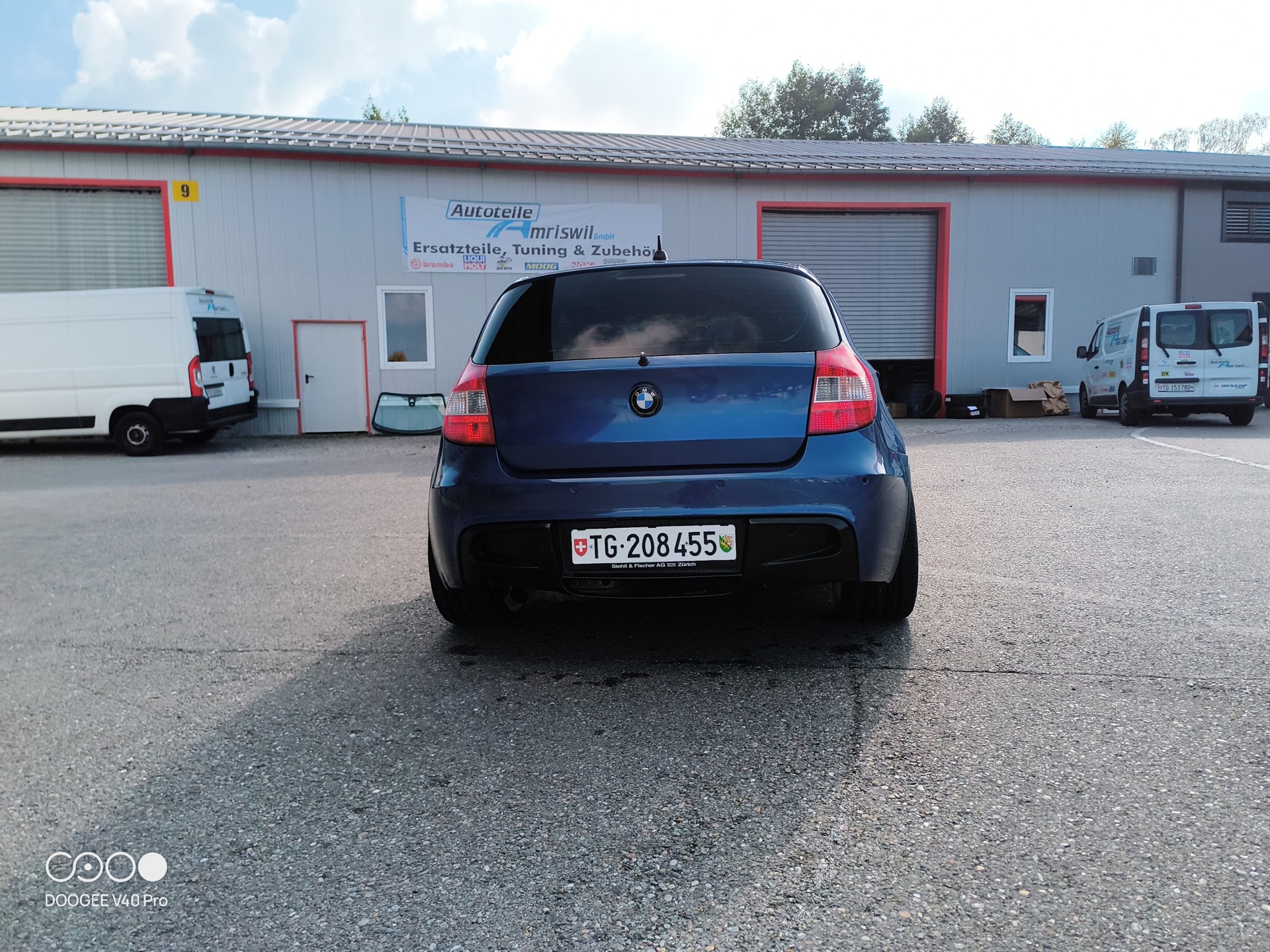 BMW 130i-image-4