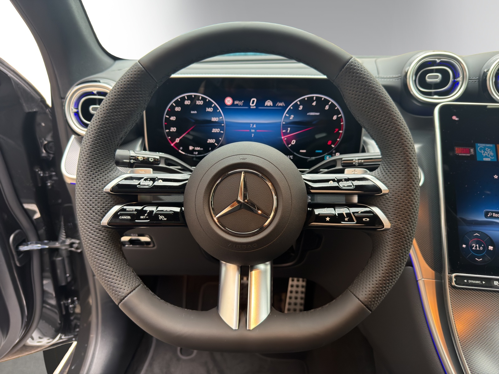 MERCEDES-BENZ GLC 200 4Matic 9G-Tronic-image-11