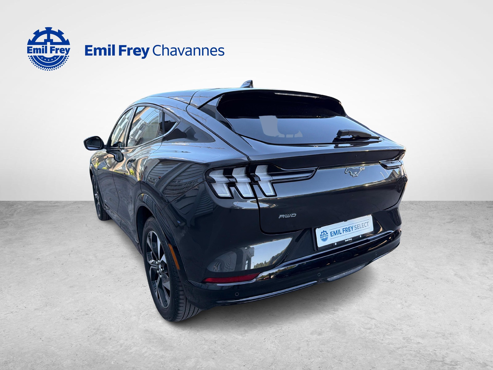 FORD Mustang Mach-E Standard AWD-showroom-element-2