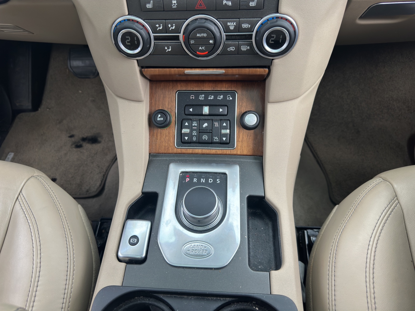 LAND ROVER Discovery 3.0 SDV6 Graphite Automatic-image-11
