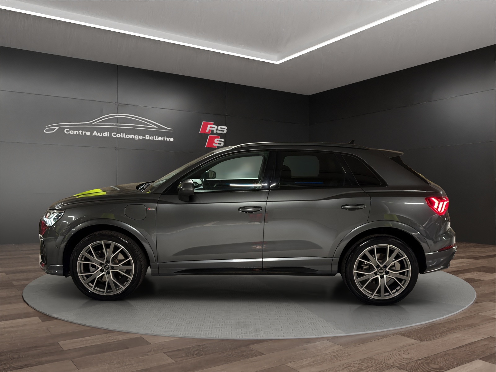 AUDI Q3 45 TFSI e S line Attraction S-tronic-showroom-element-2