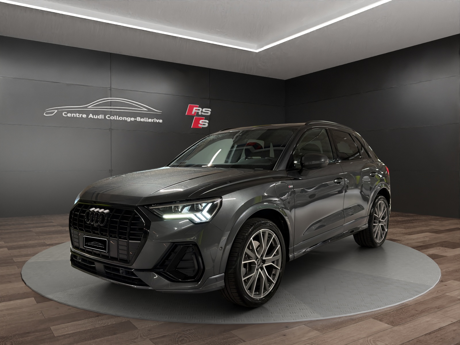AUDI Q3 45 TFSI e S line Attraction S-tronic